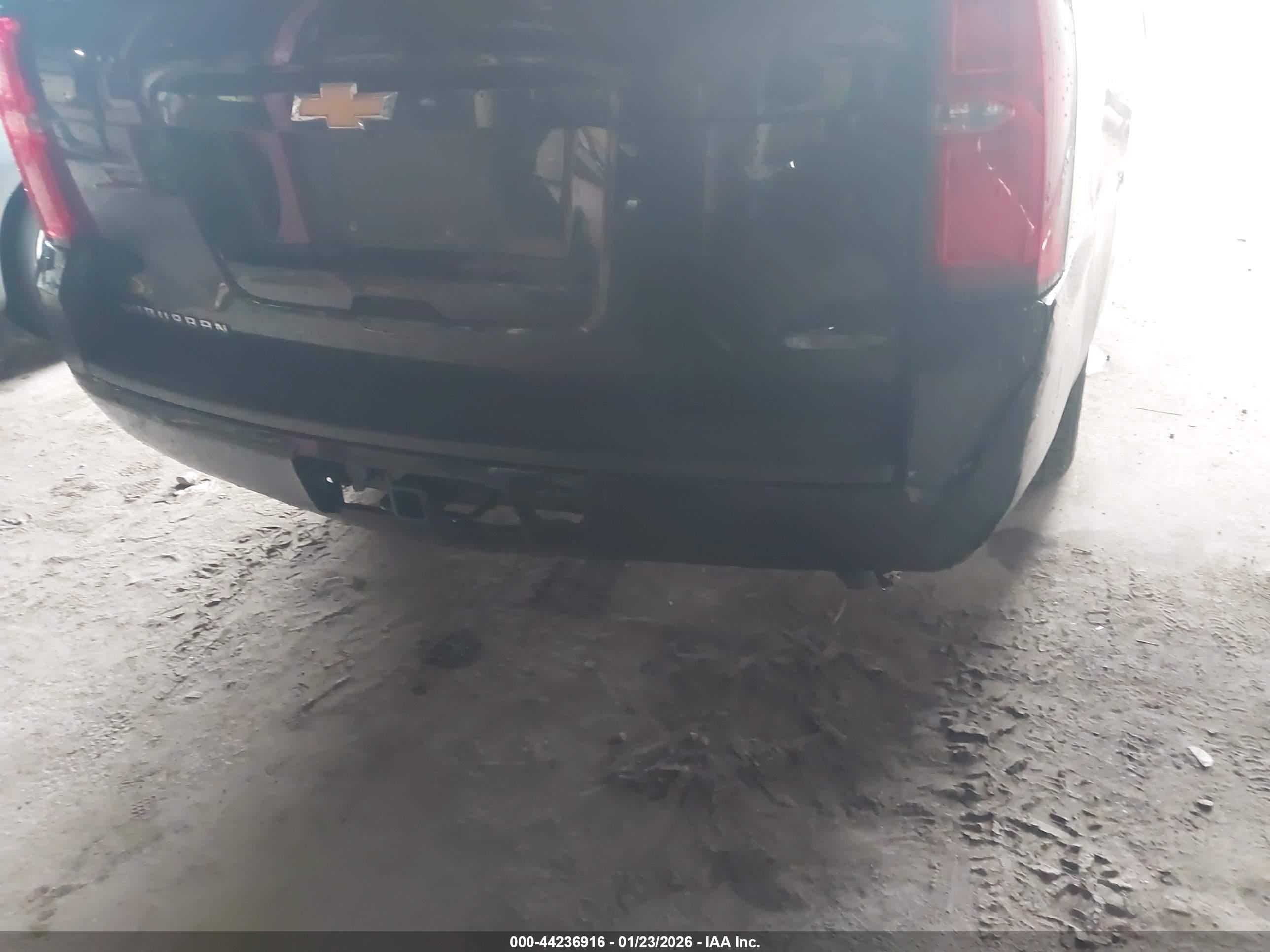CHEVROLET SUBURBAN image 6