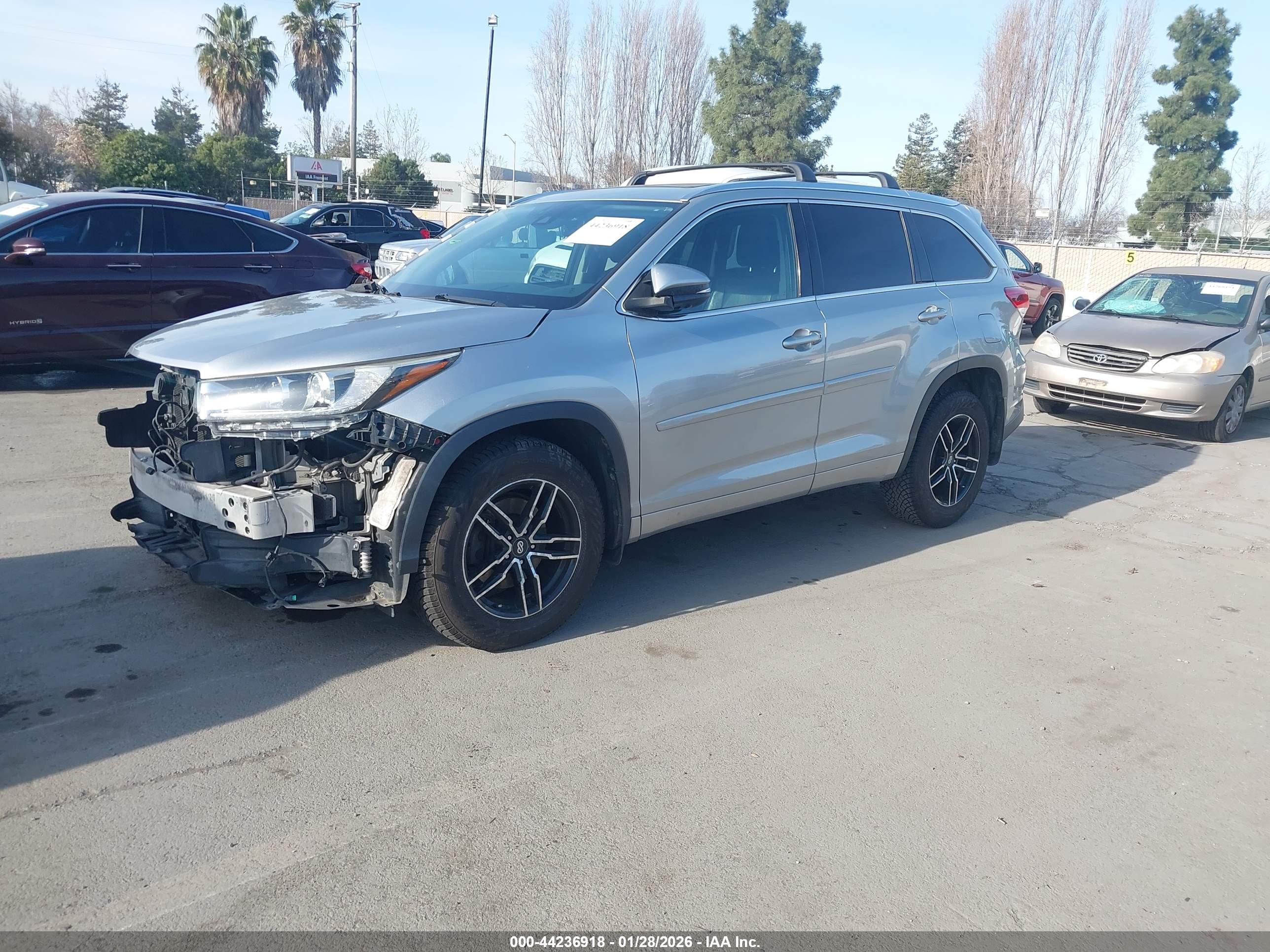 TOYOTA HIGHLANDER image 2