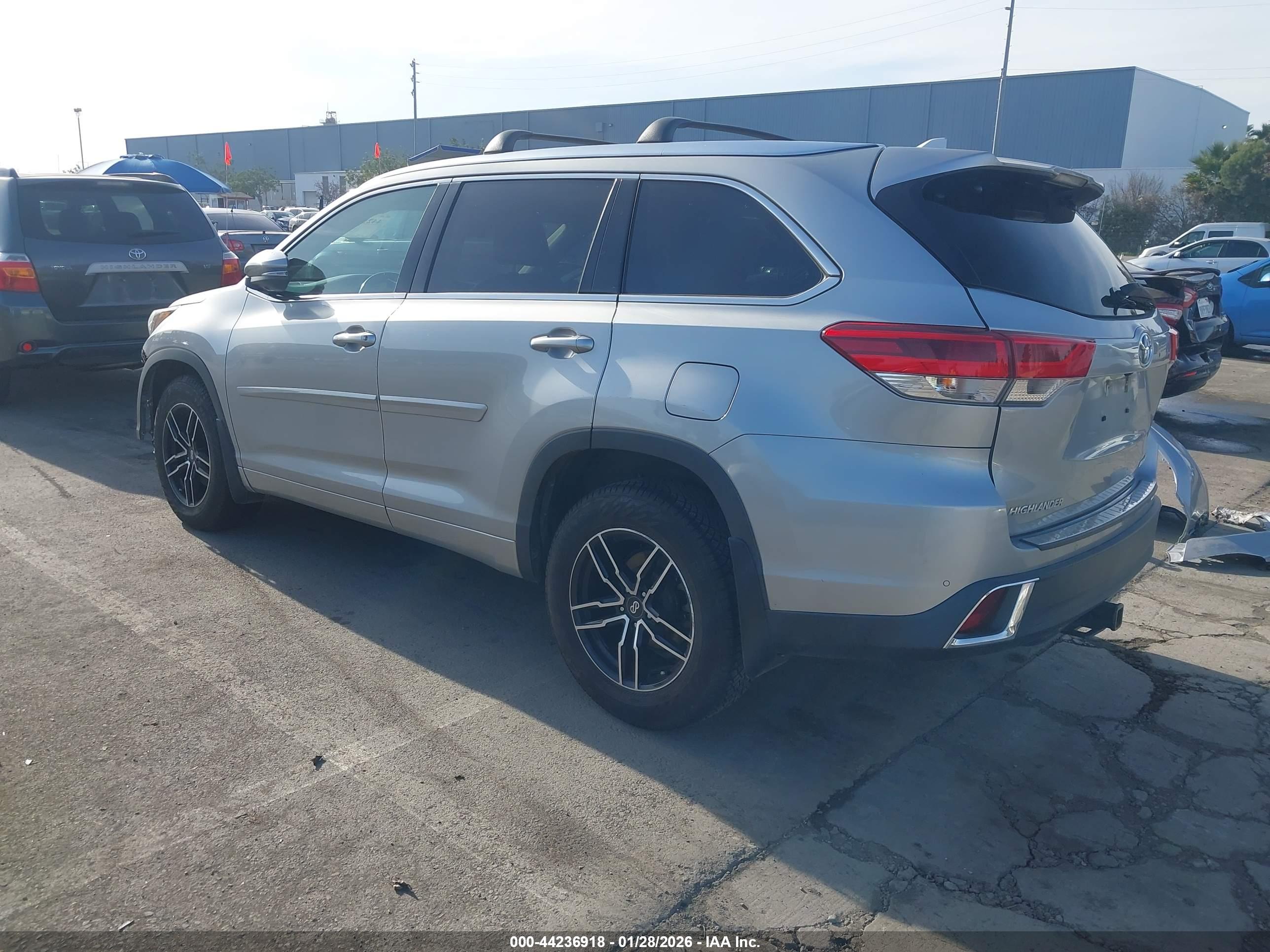 TOYOTA HIGHLANDER image 3