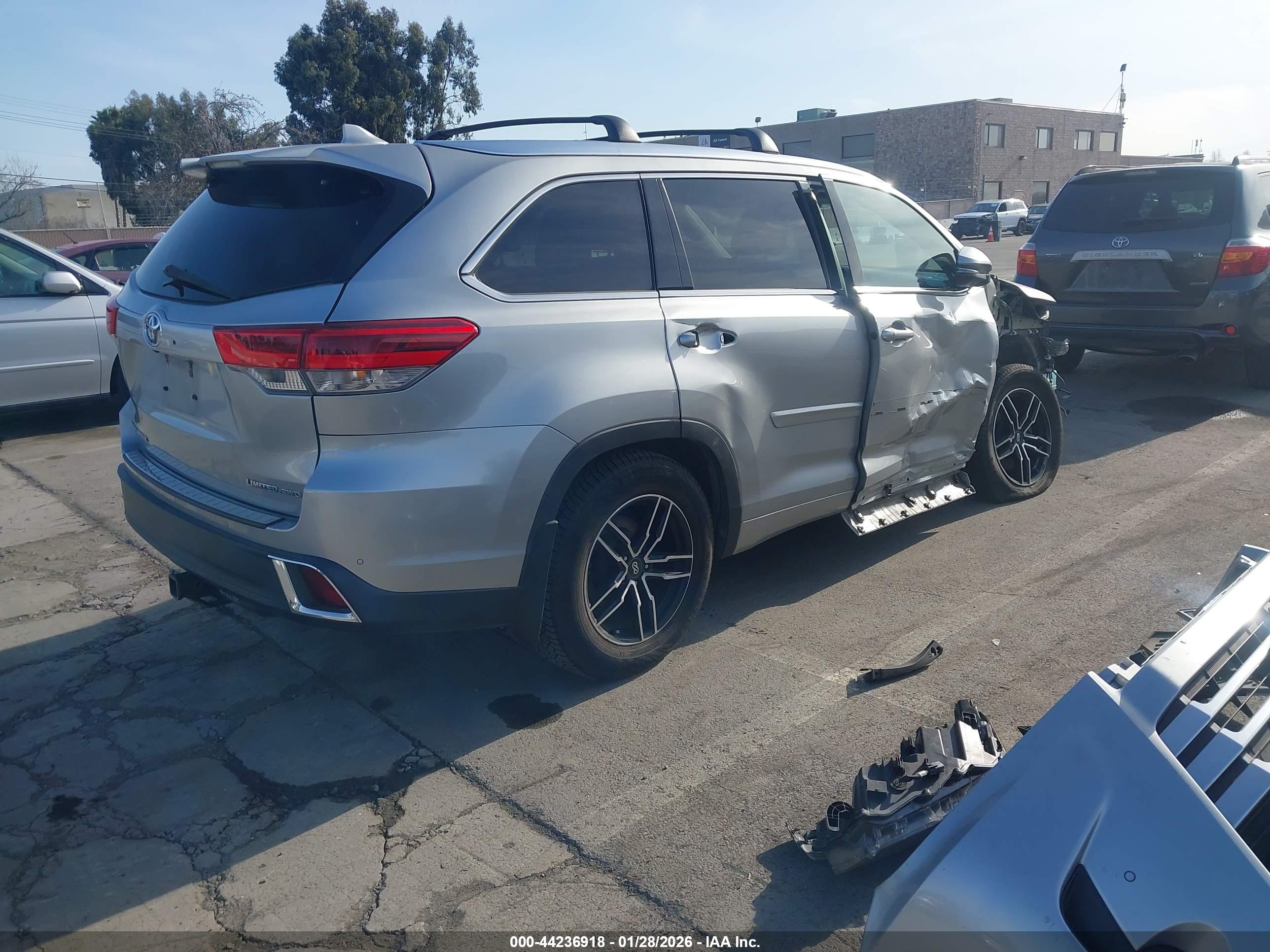TOYOTA HIGHLANDER image 4