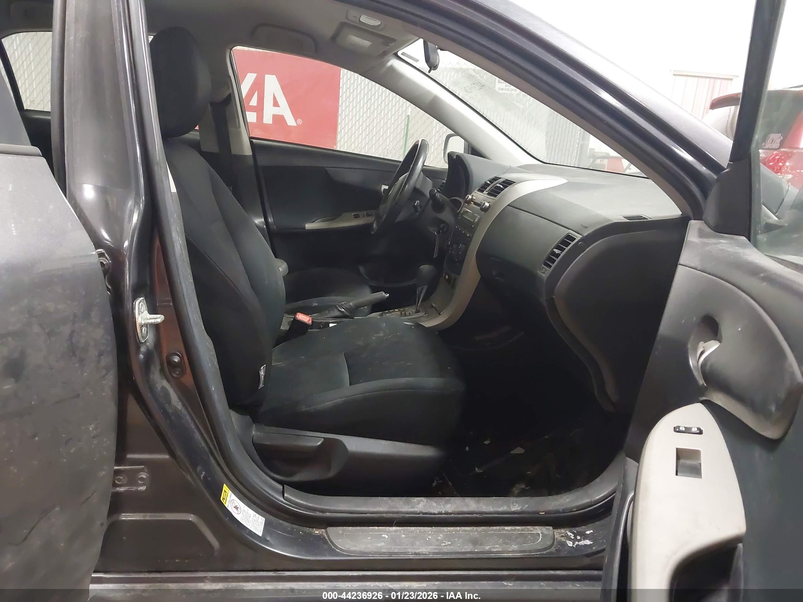 TOYOTA COROLLA image 5