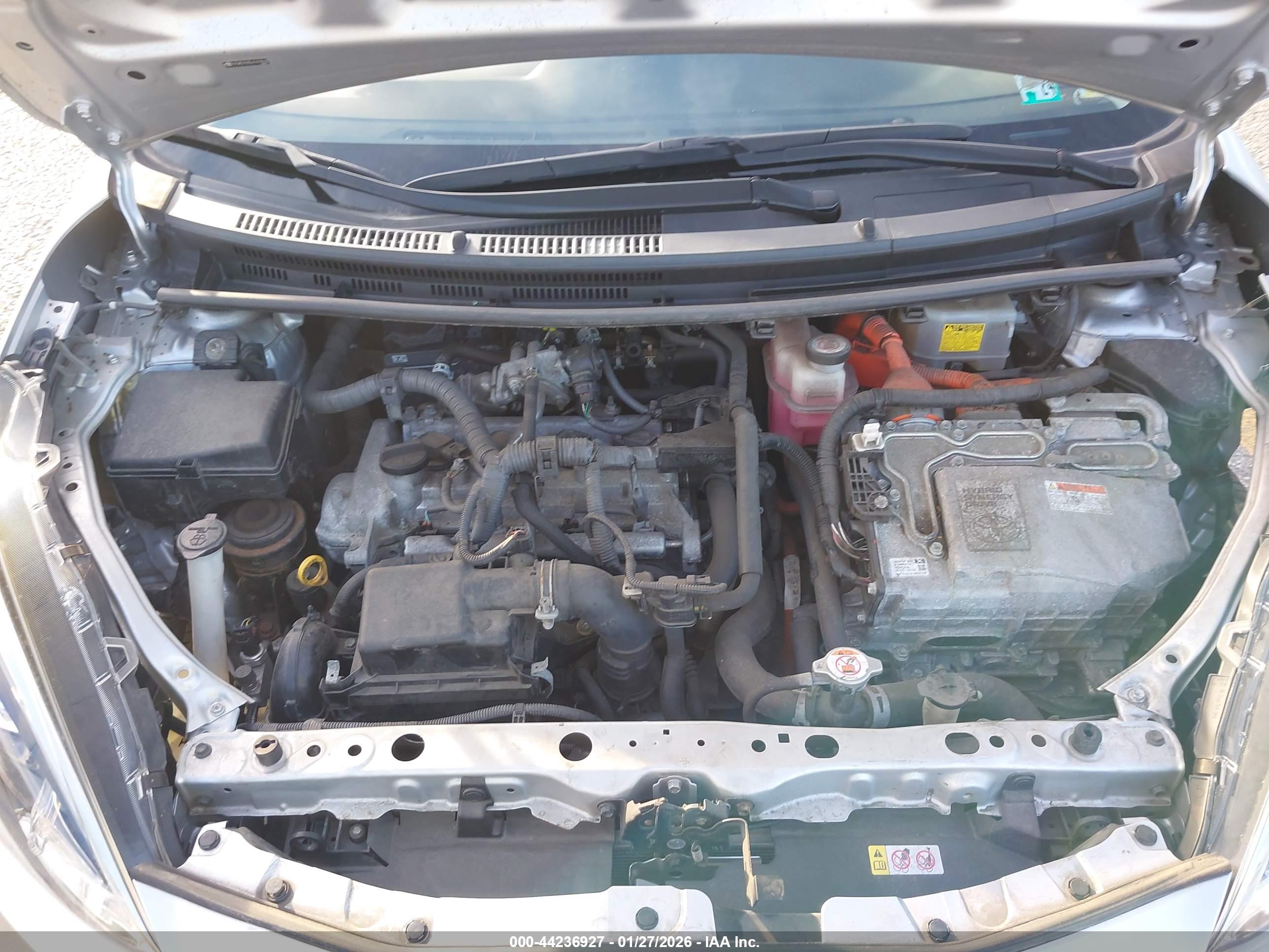 TOYOTA PRIUS image 10