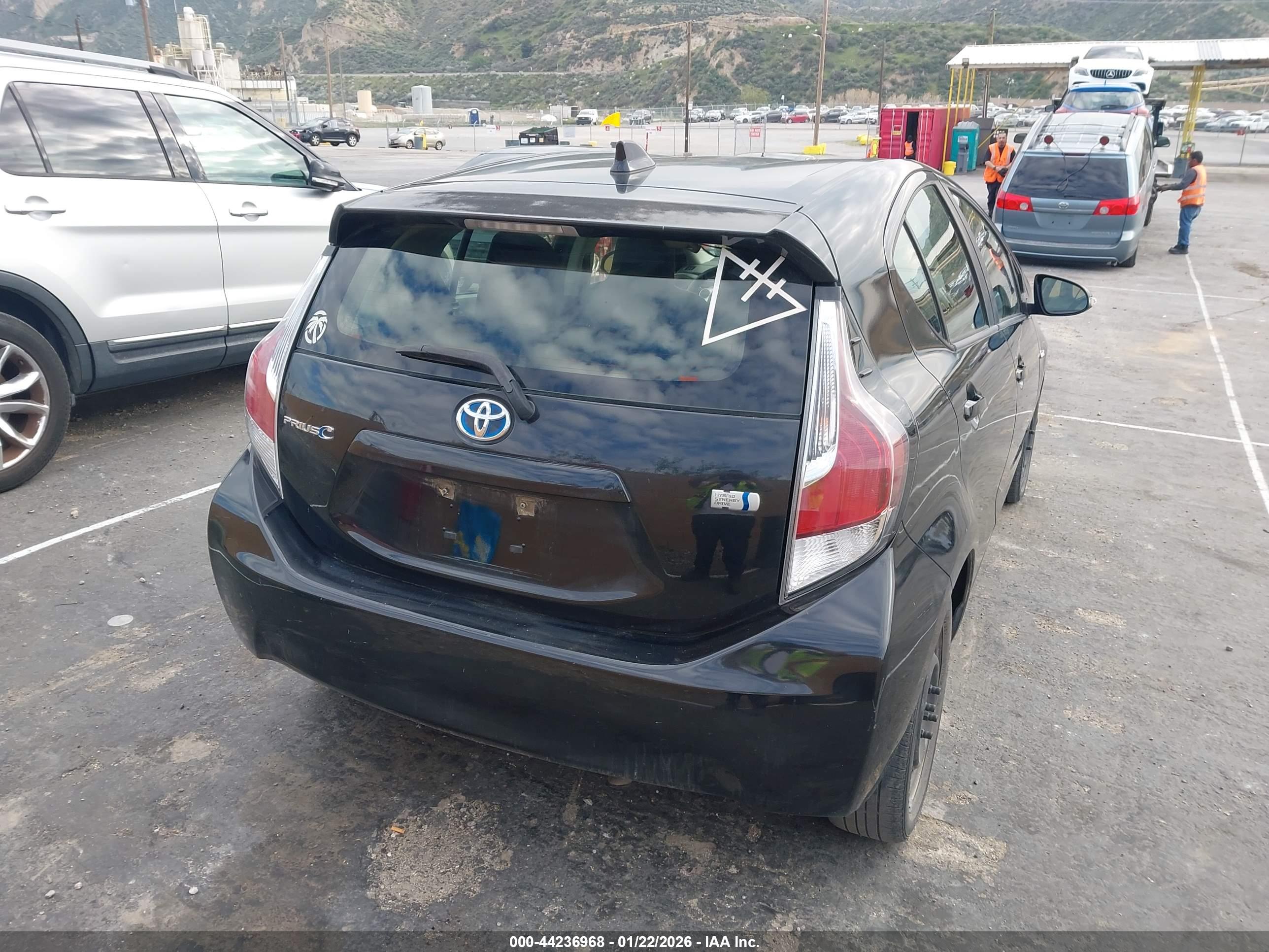 TOYOTA PRIUS image 4
