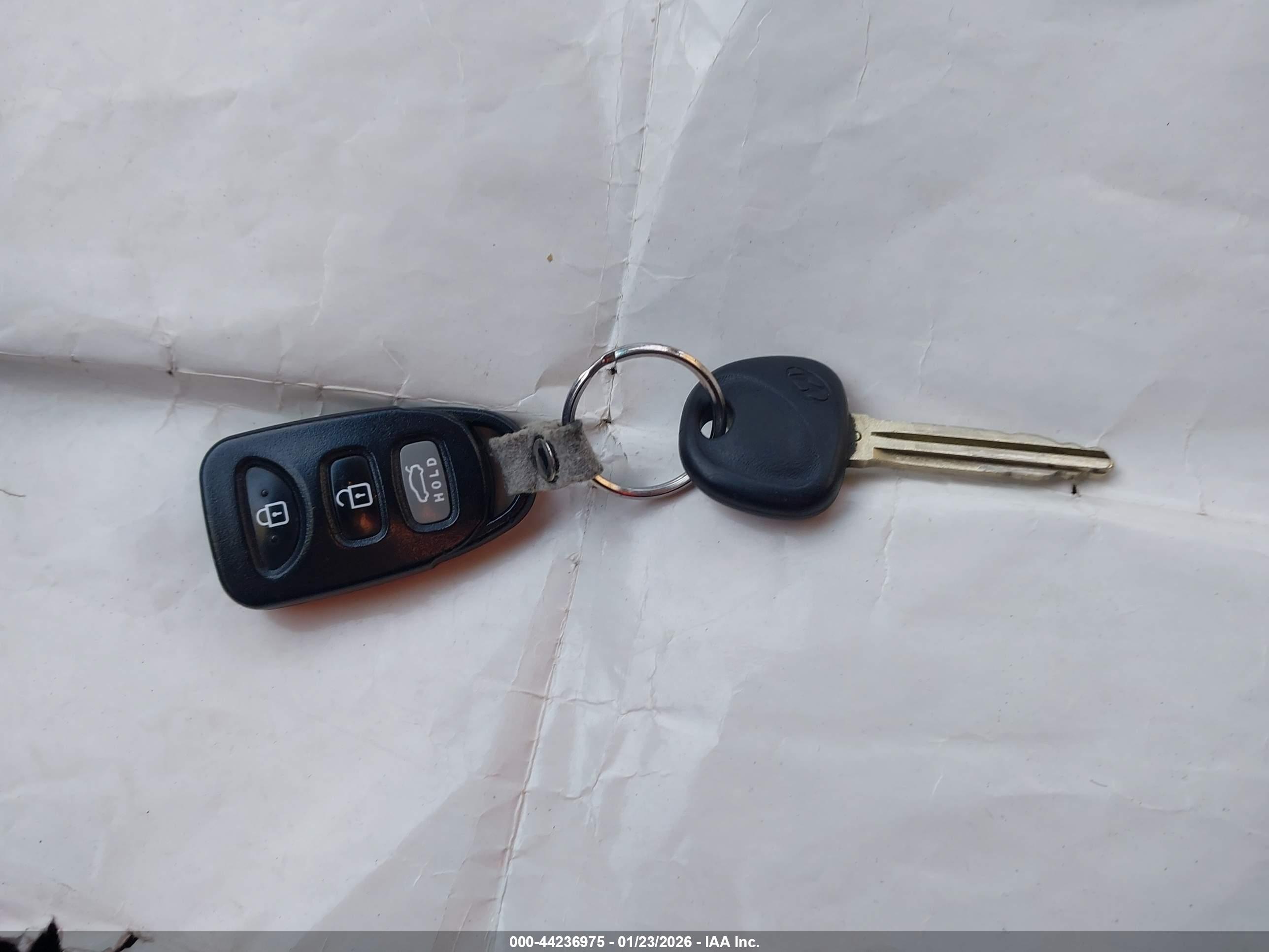 HYUNDAI ELANTRA image 11