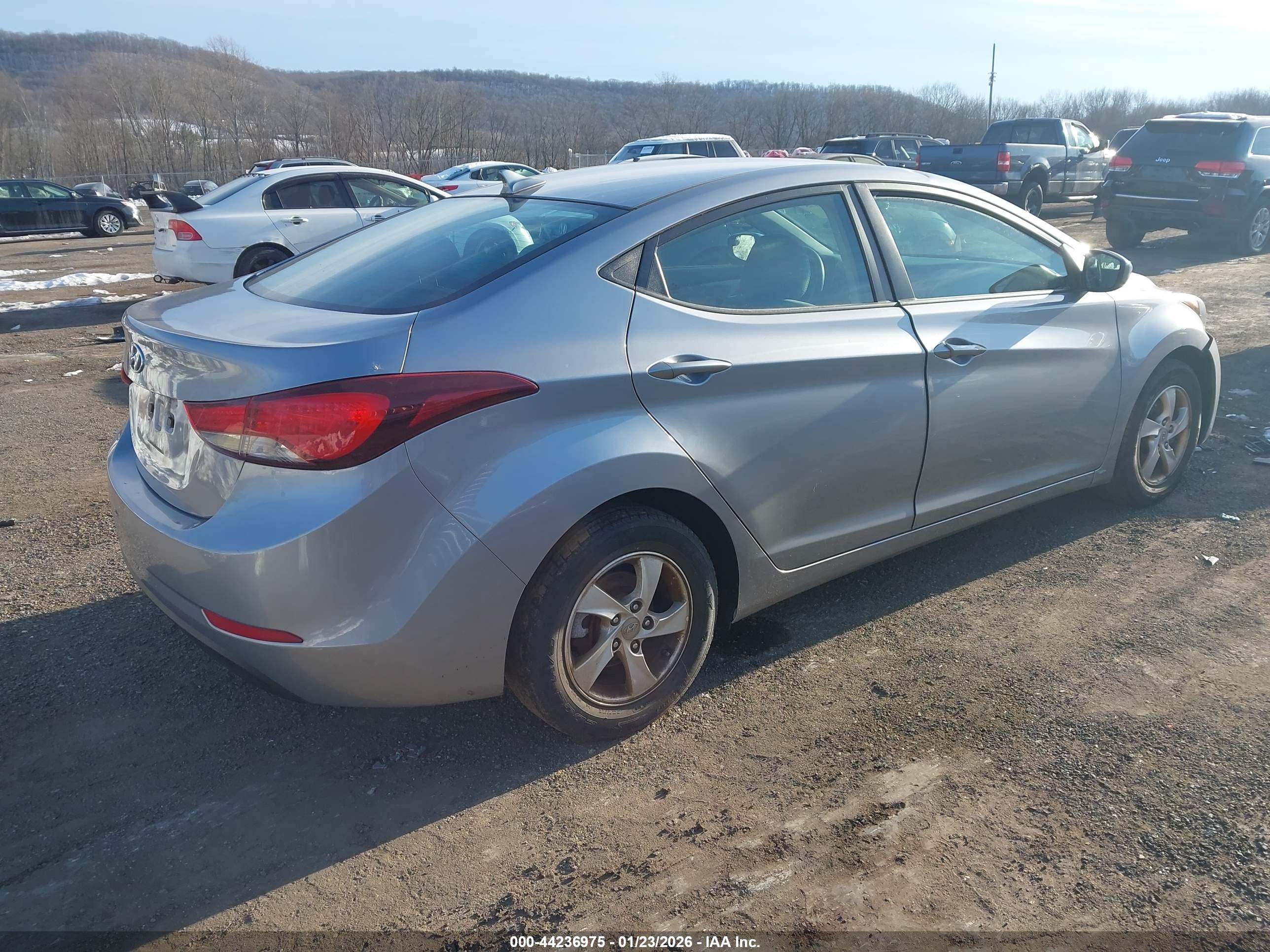 HYUNDAI ELANTRA image 4
