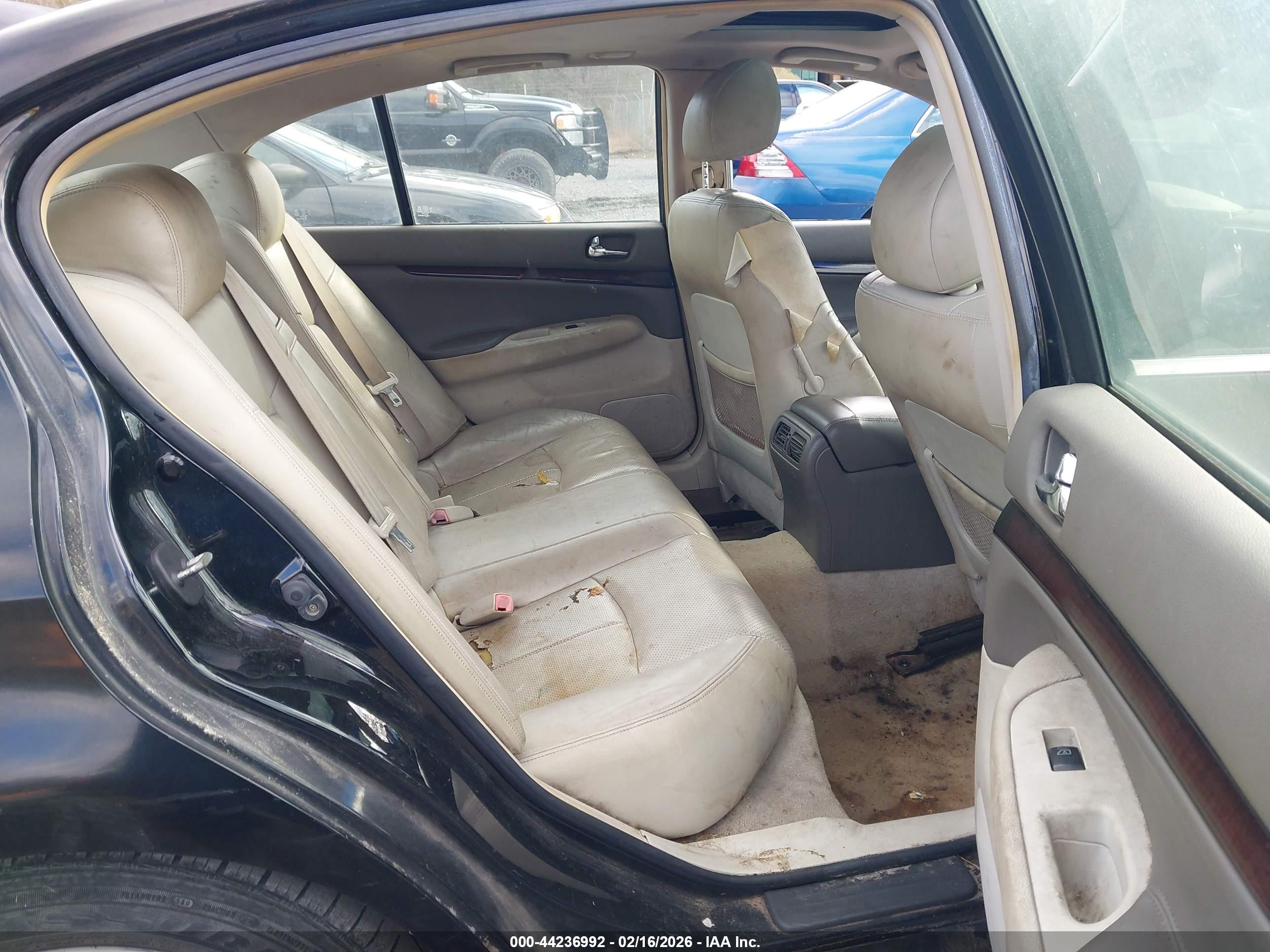 INFINITI G37 image 8