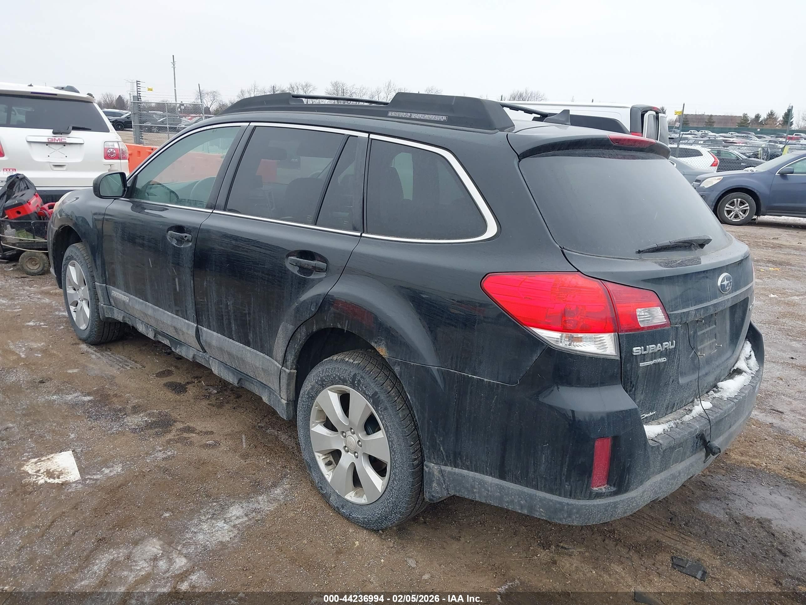 SUBARU OUTBACK image 3