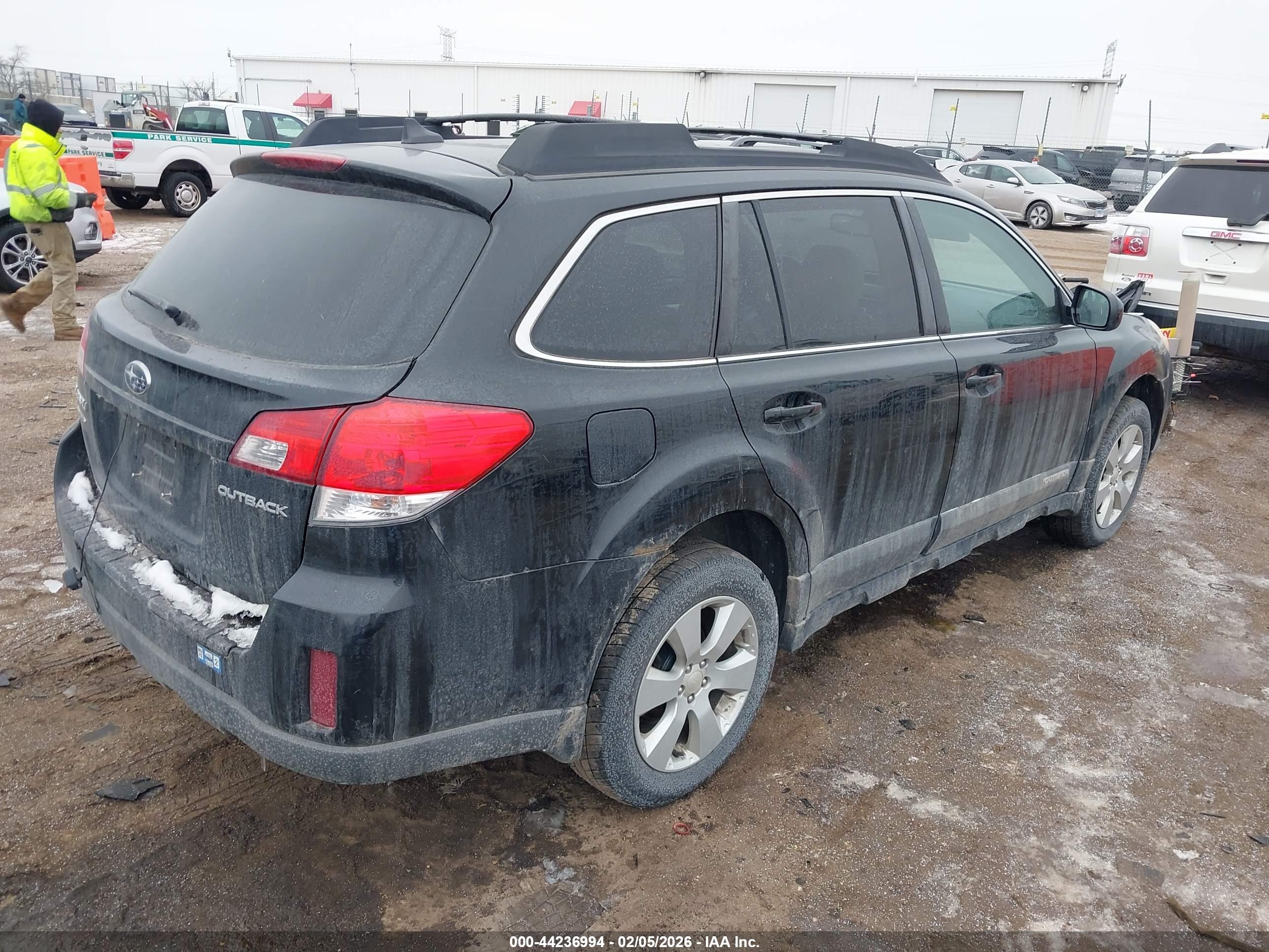SUBARU OUTBACK image 4