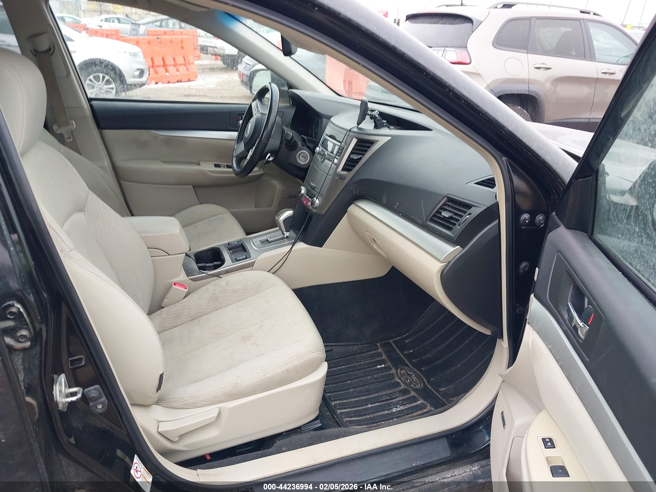 SUBARU OUTBACK image 5