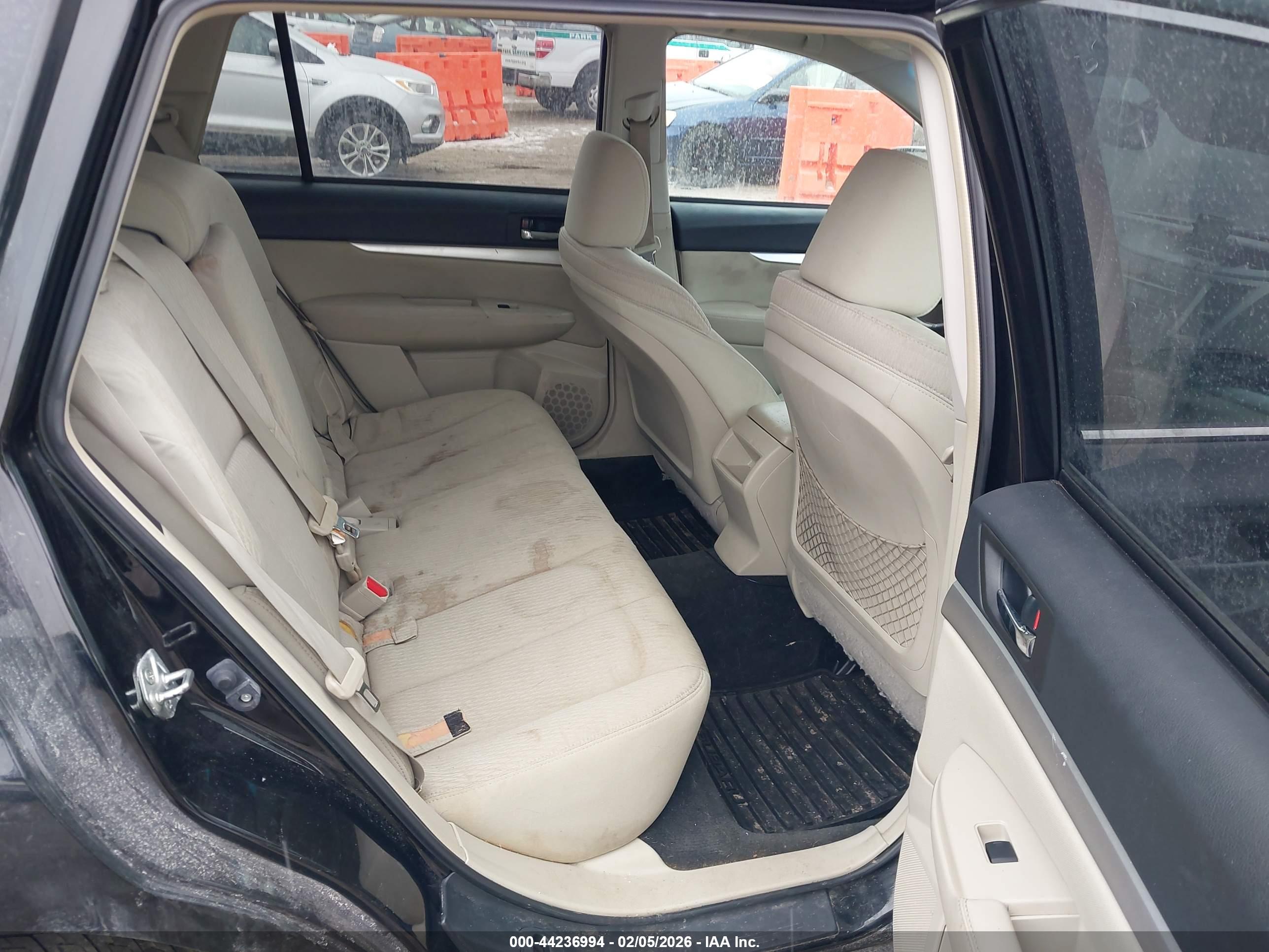 SUBARU OUTBACK image 8