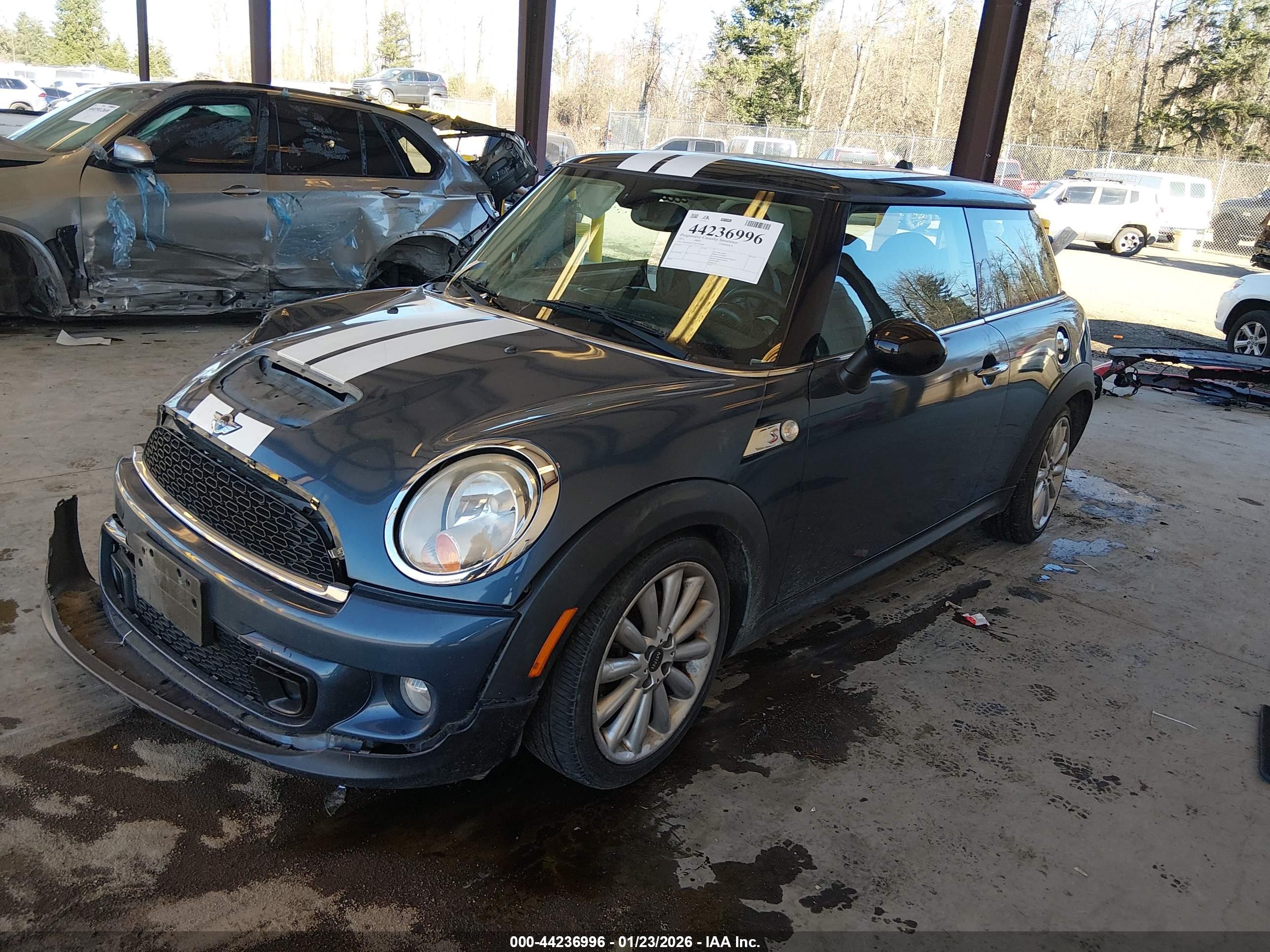MINI COOPER image 2
