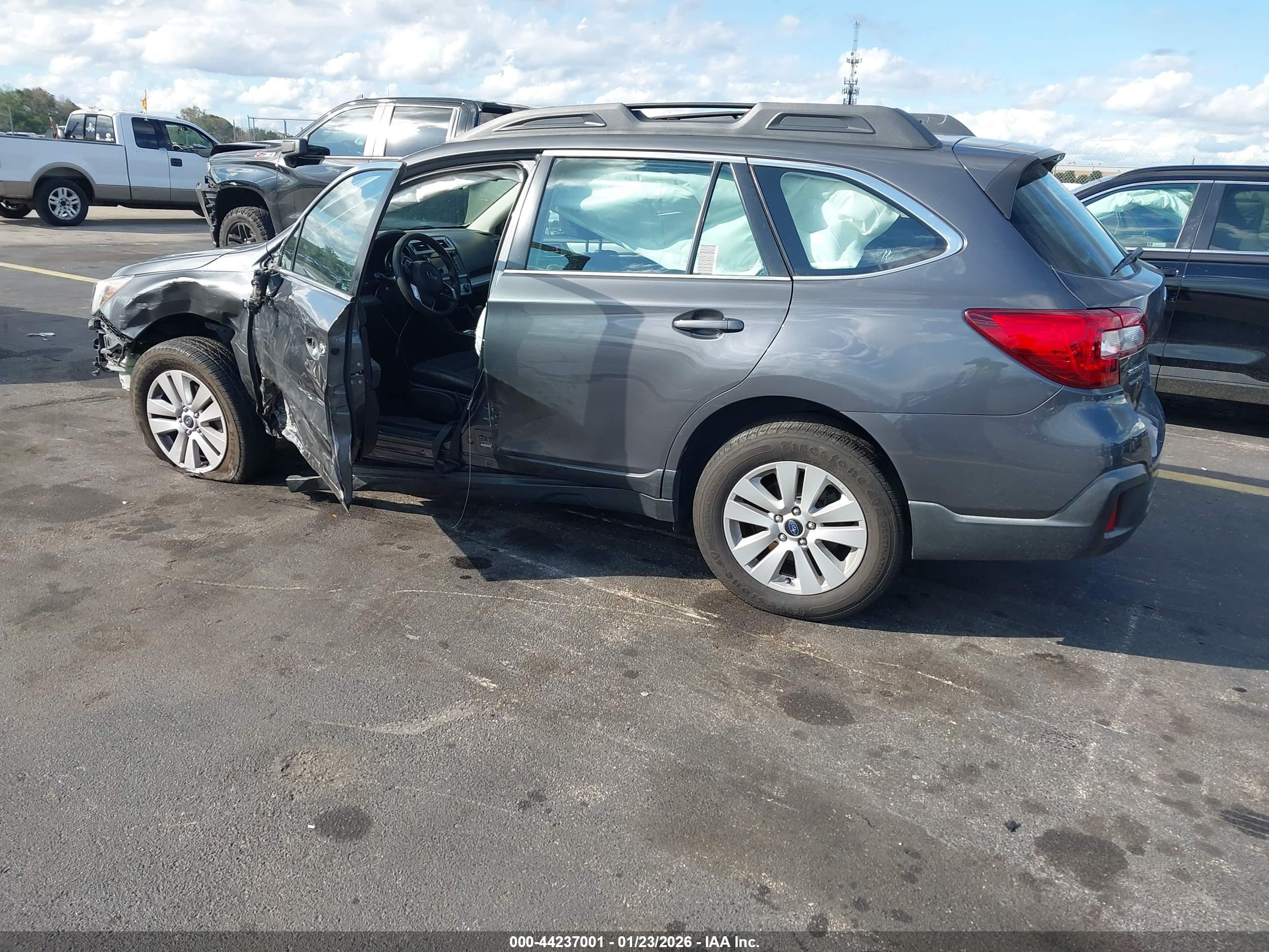 SUBARU OUTBACK image 3