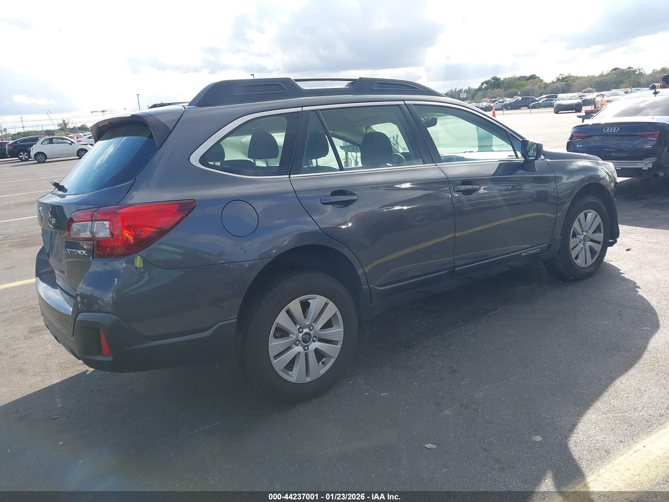 SUBARU OUTBACK image 4