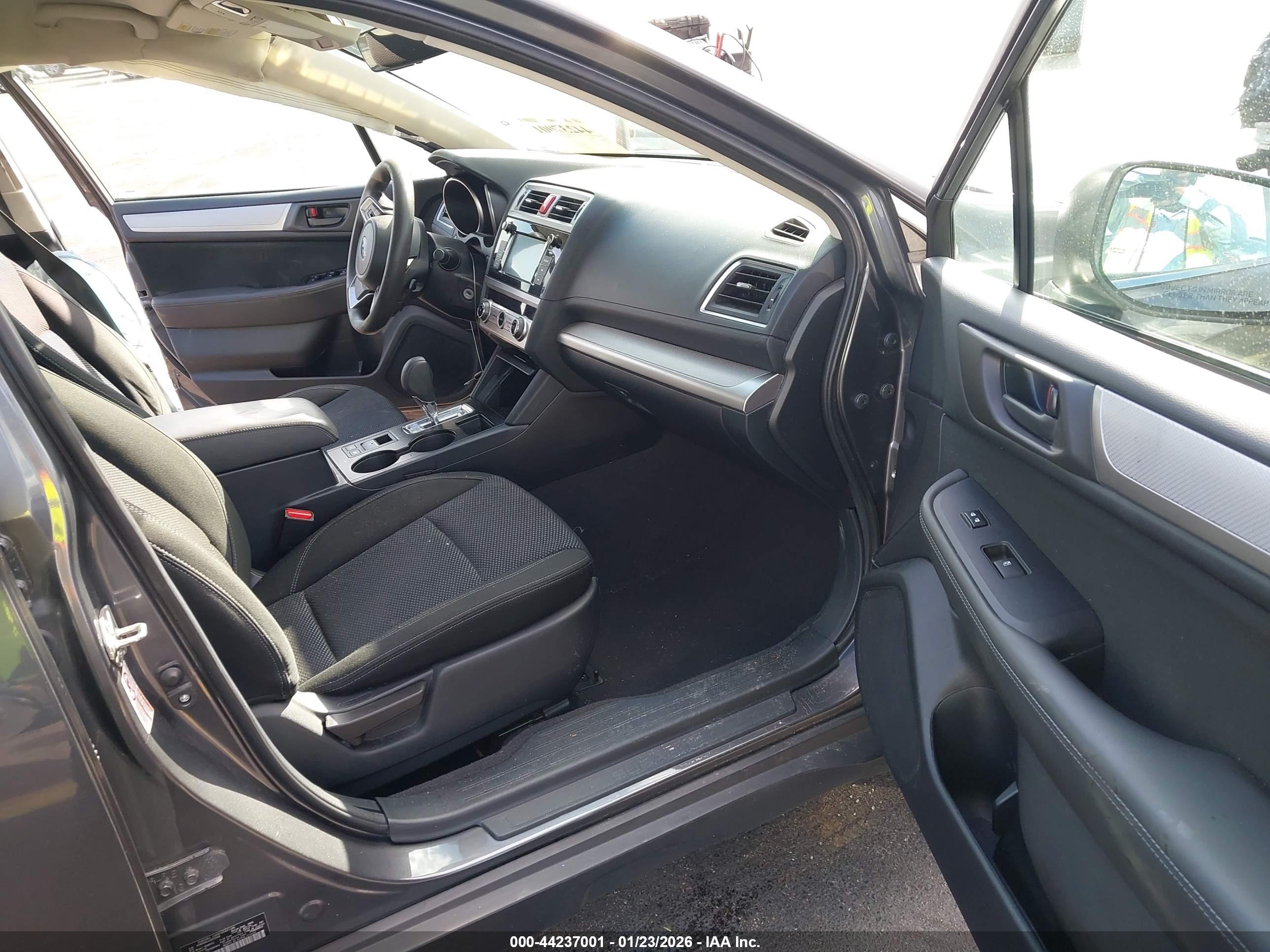 SUBARU OUTBACK image 5