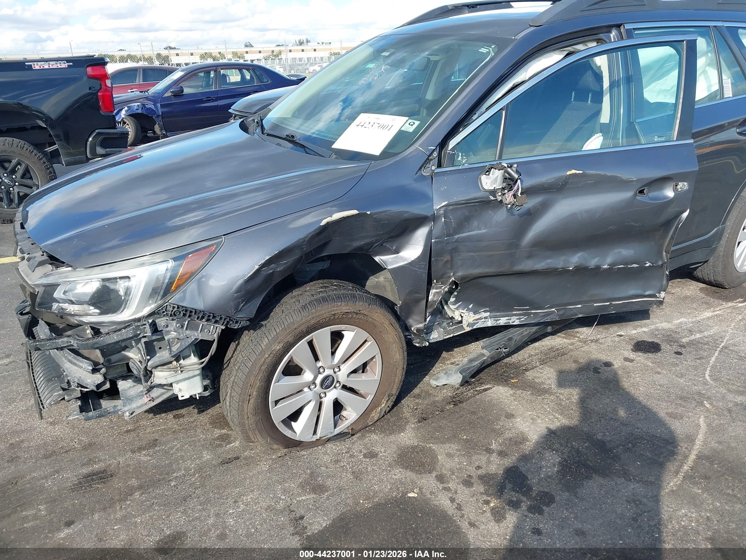 SUBARU OUTBACK image 6