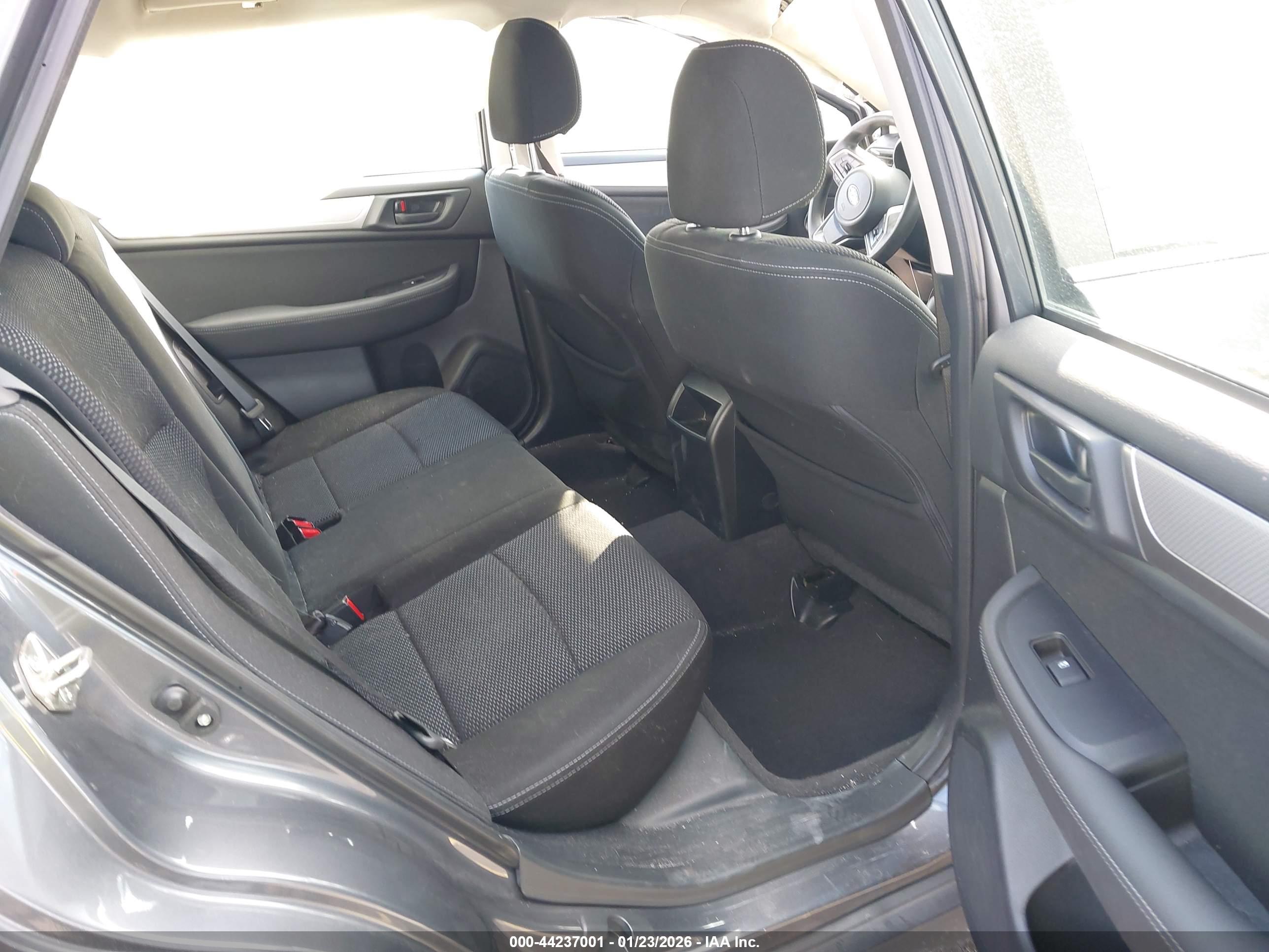 SUBARU OUTBACK image 8