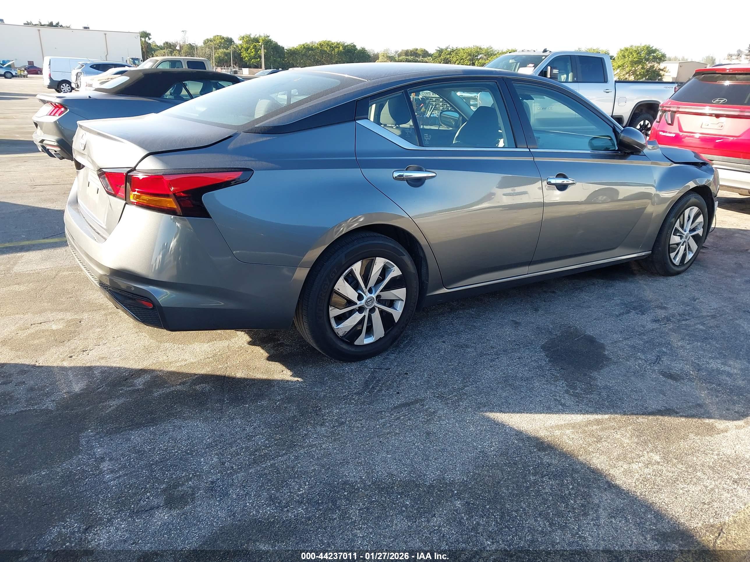 NISSAN ALTIMA image 4