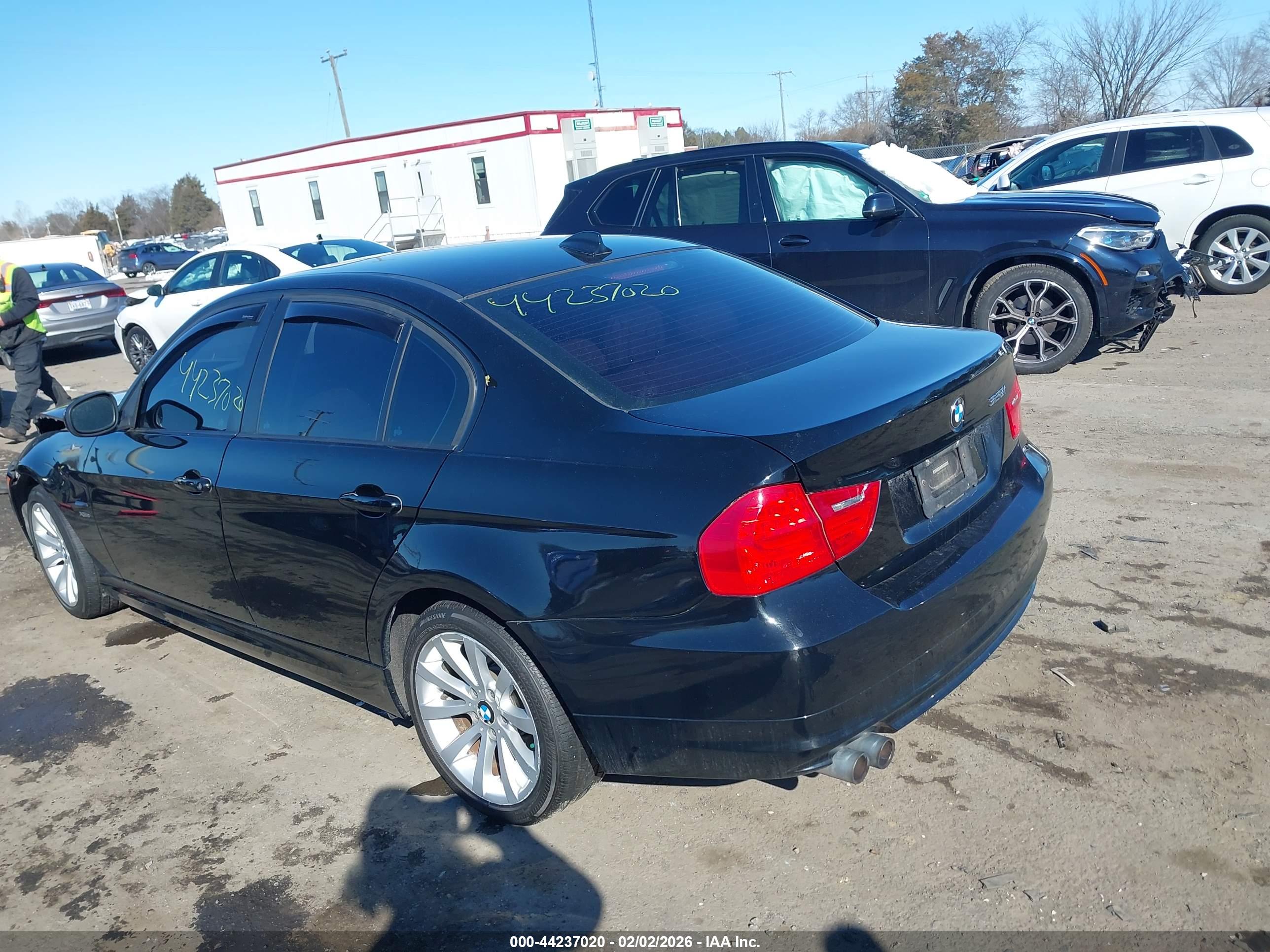 BMW 328I image 3