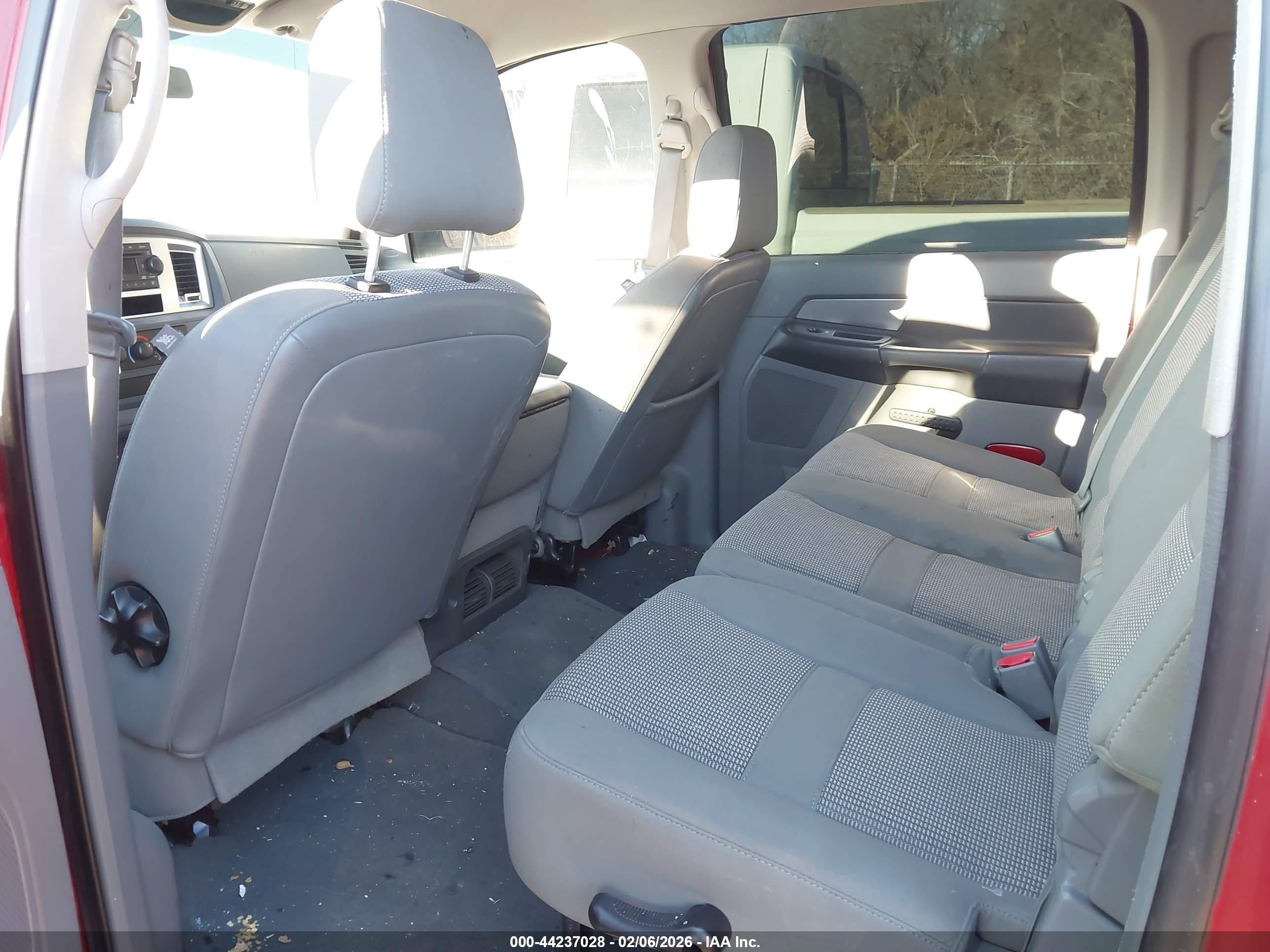 DODGE RAM image 8