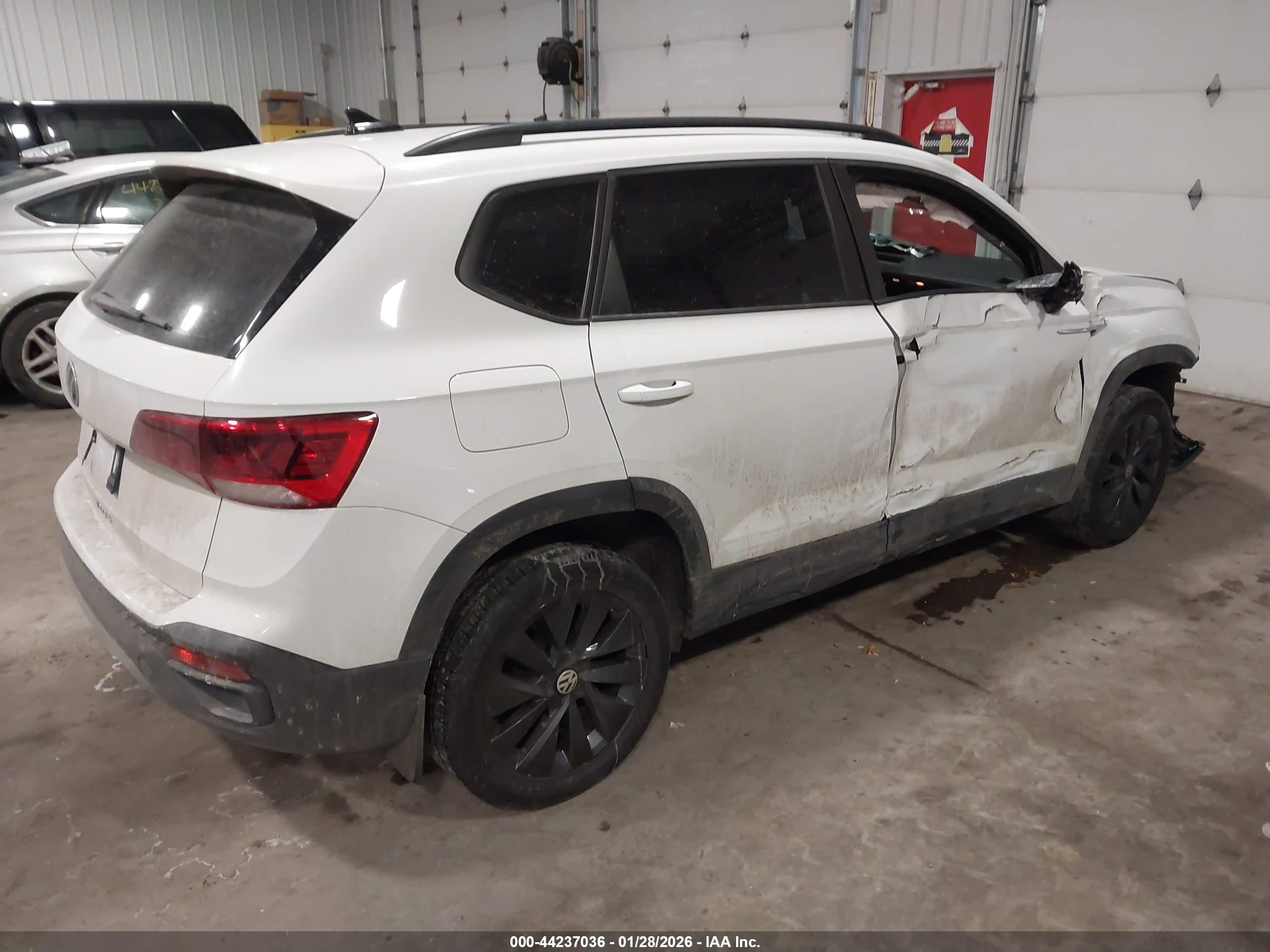 VOLKSWAGEN TAOS image 4