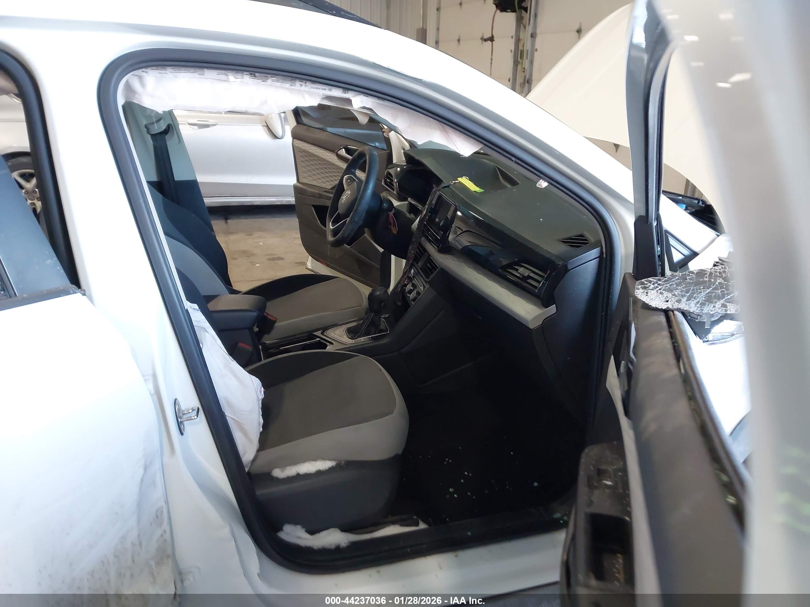 VOLKSWAGEN TAOS image 5