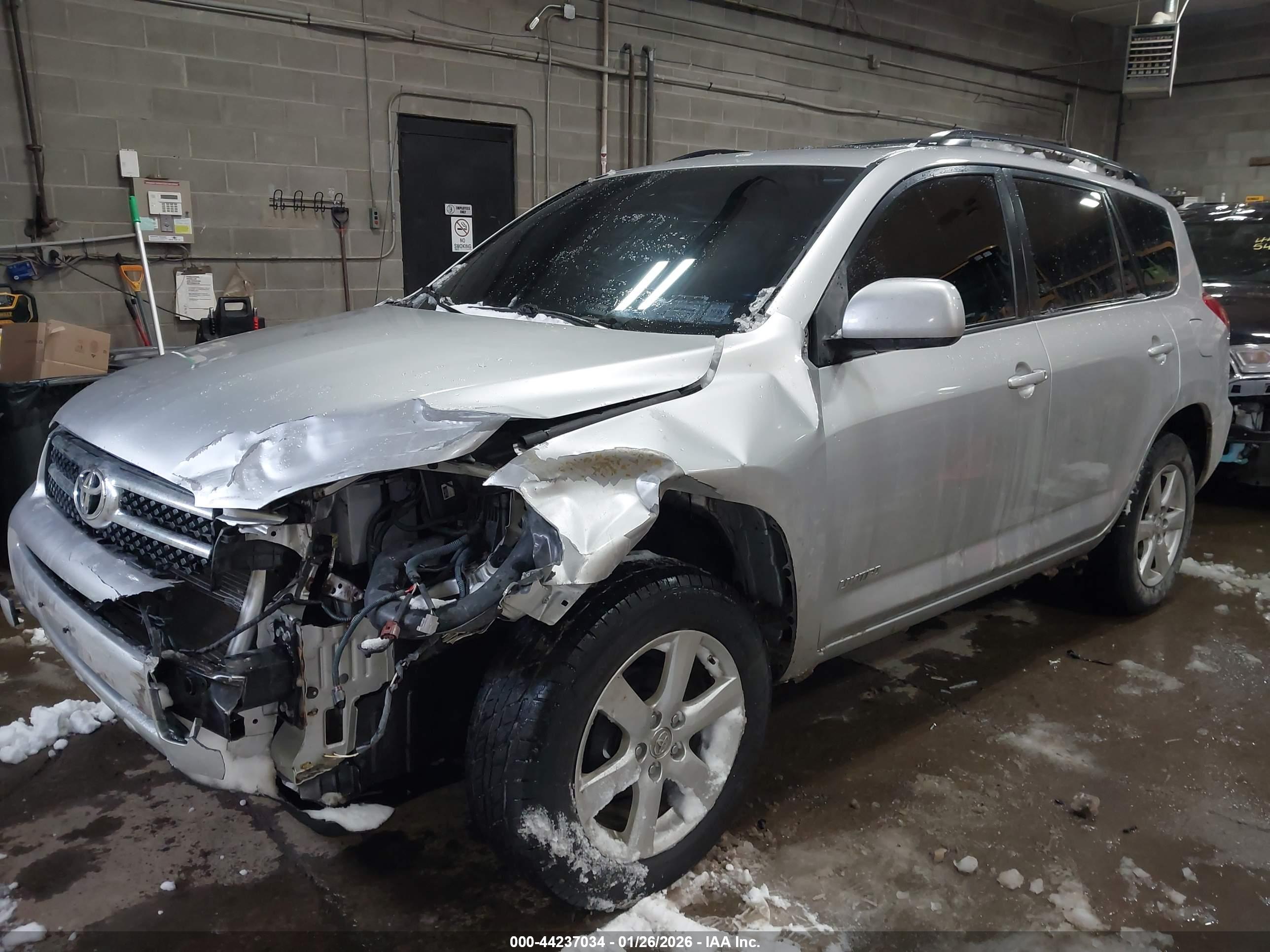 TOYOTA RAV4 image 2