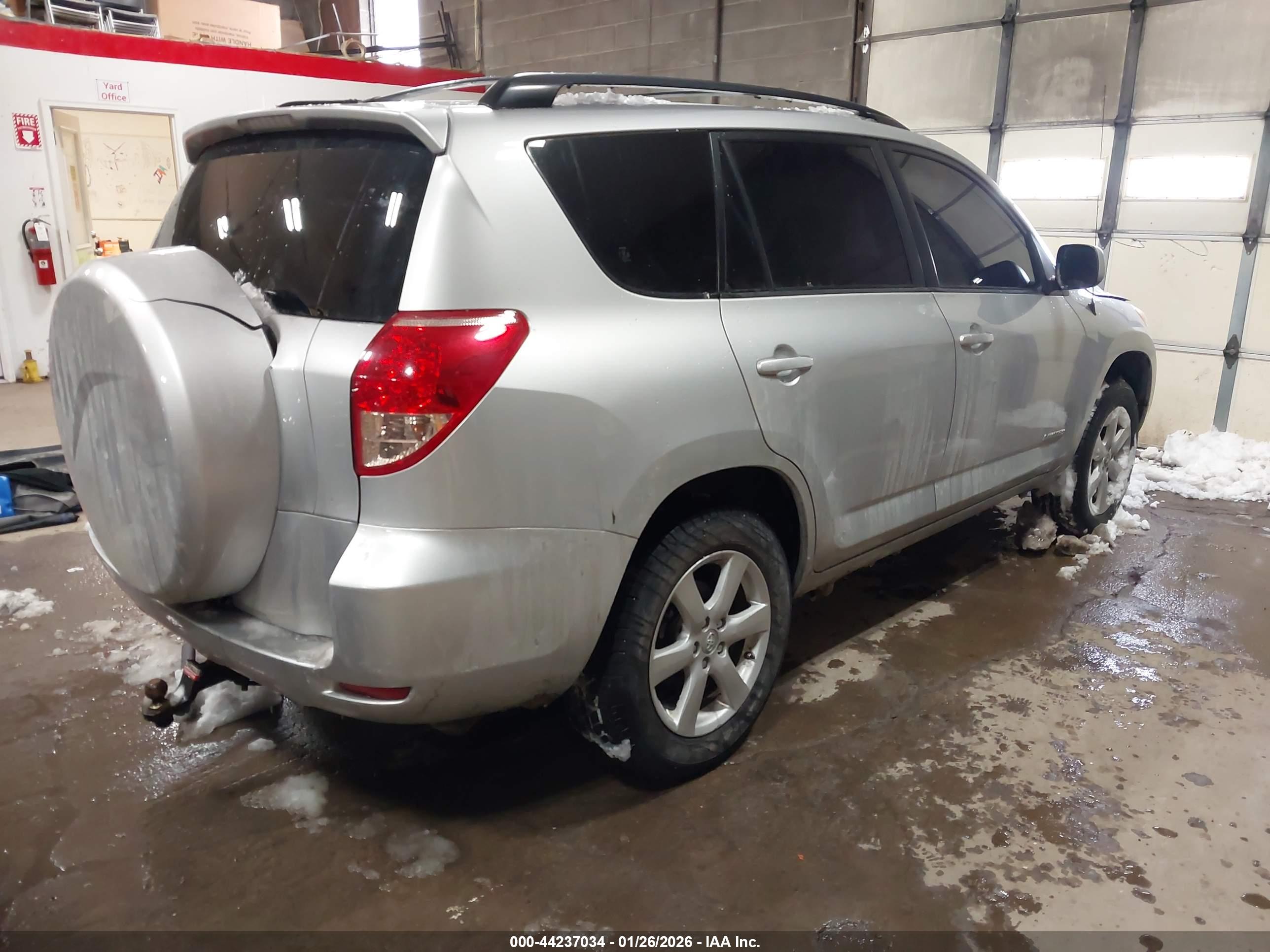 TOYOTA RAV4 image 4