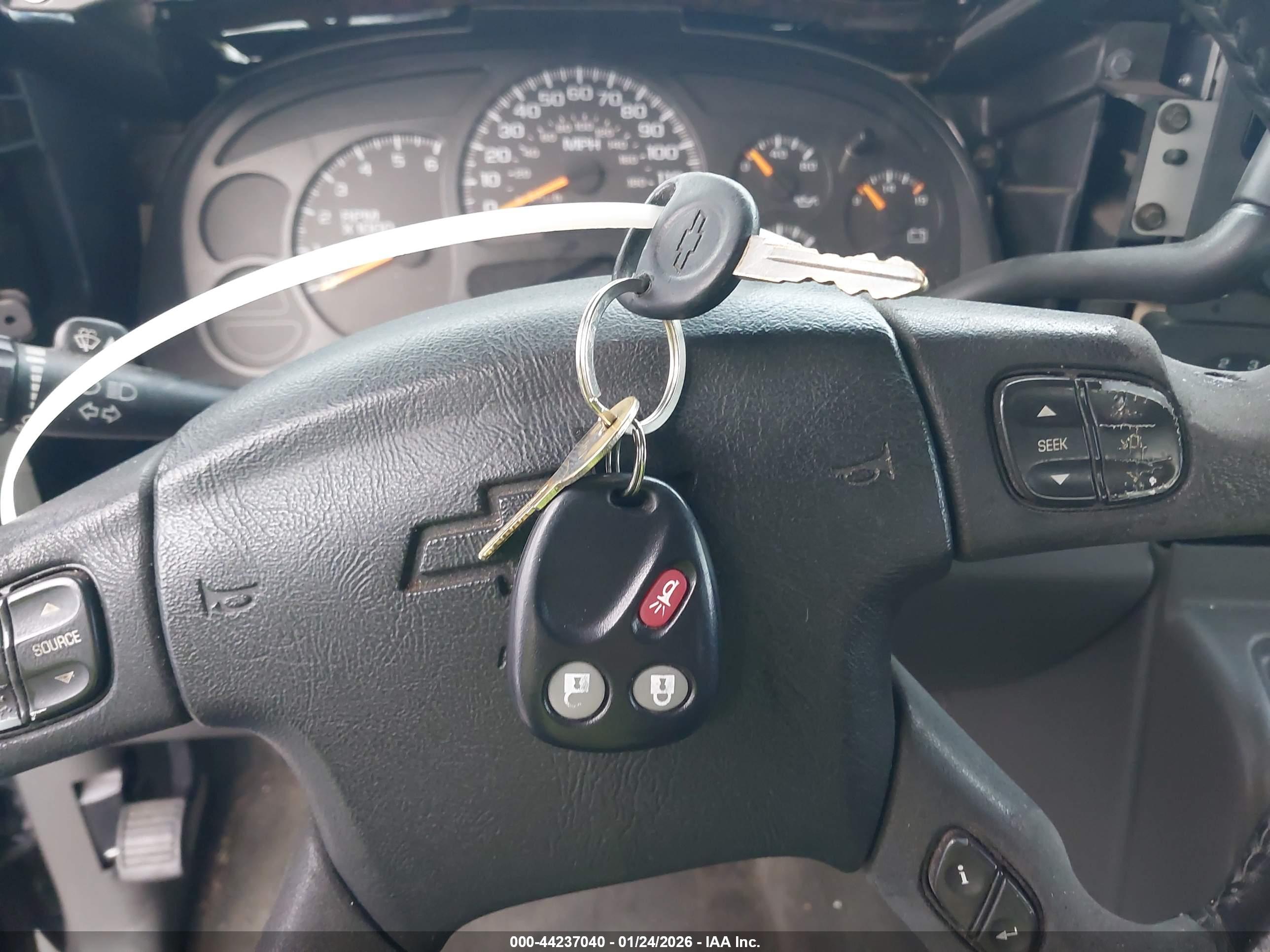 CHEVROLET SILVERADO image 11