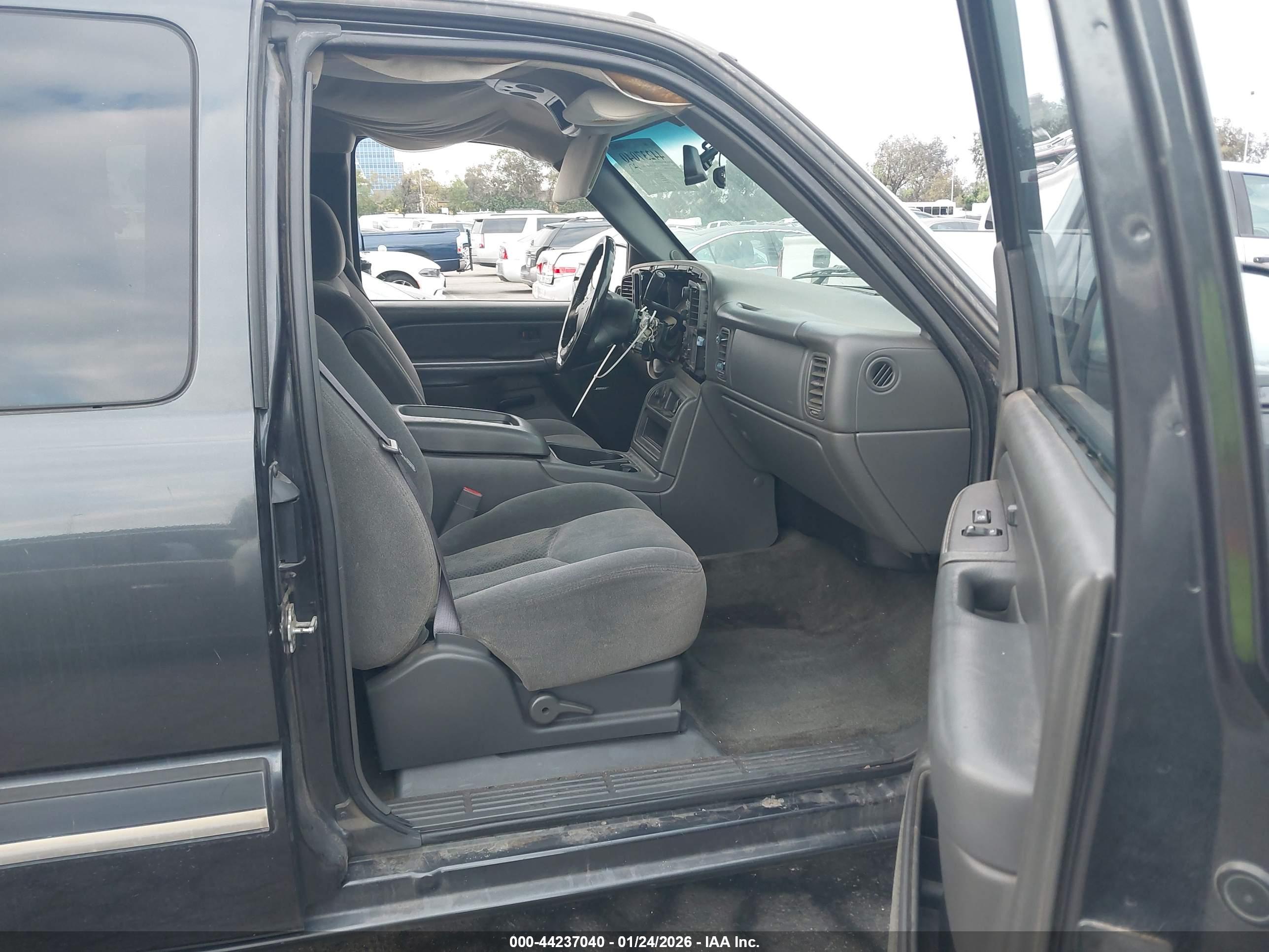 CHEVROLET SILVERADO image 5