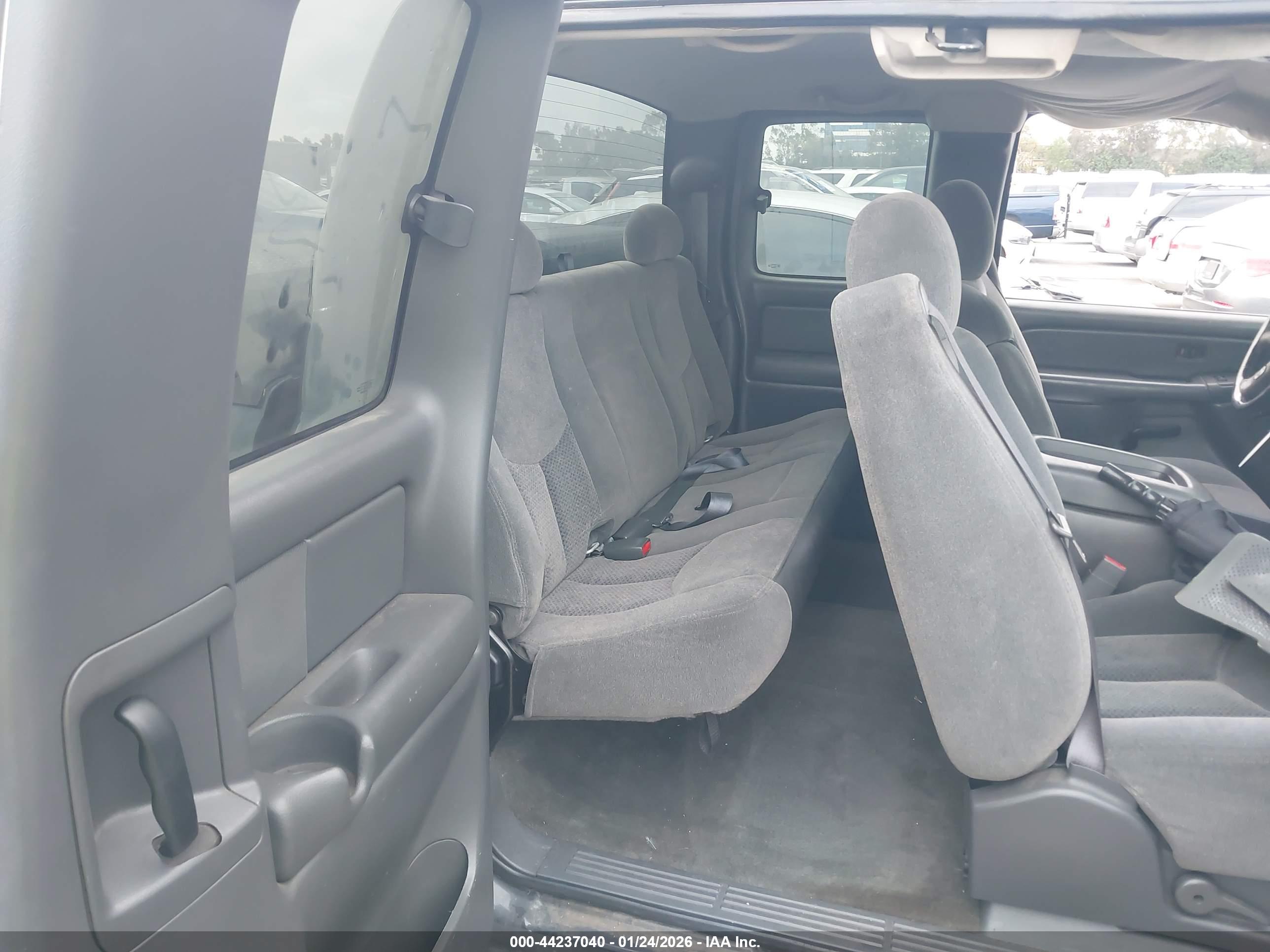 CHEVROLET SILVERADO image 8