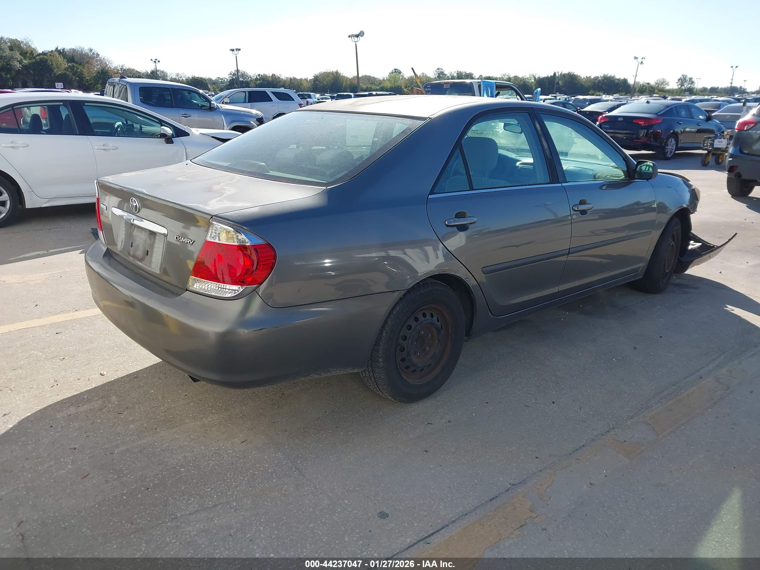 TOYOTA CAMRY image 4