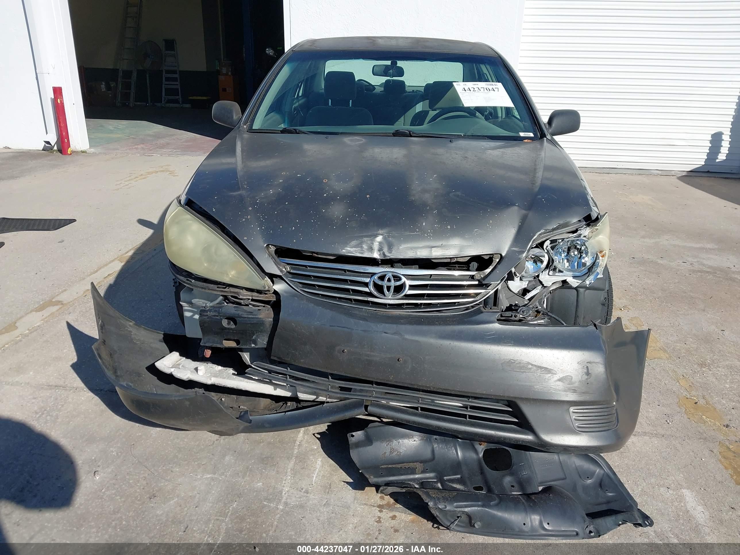 TOYOTA CAMRY image 6