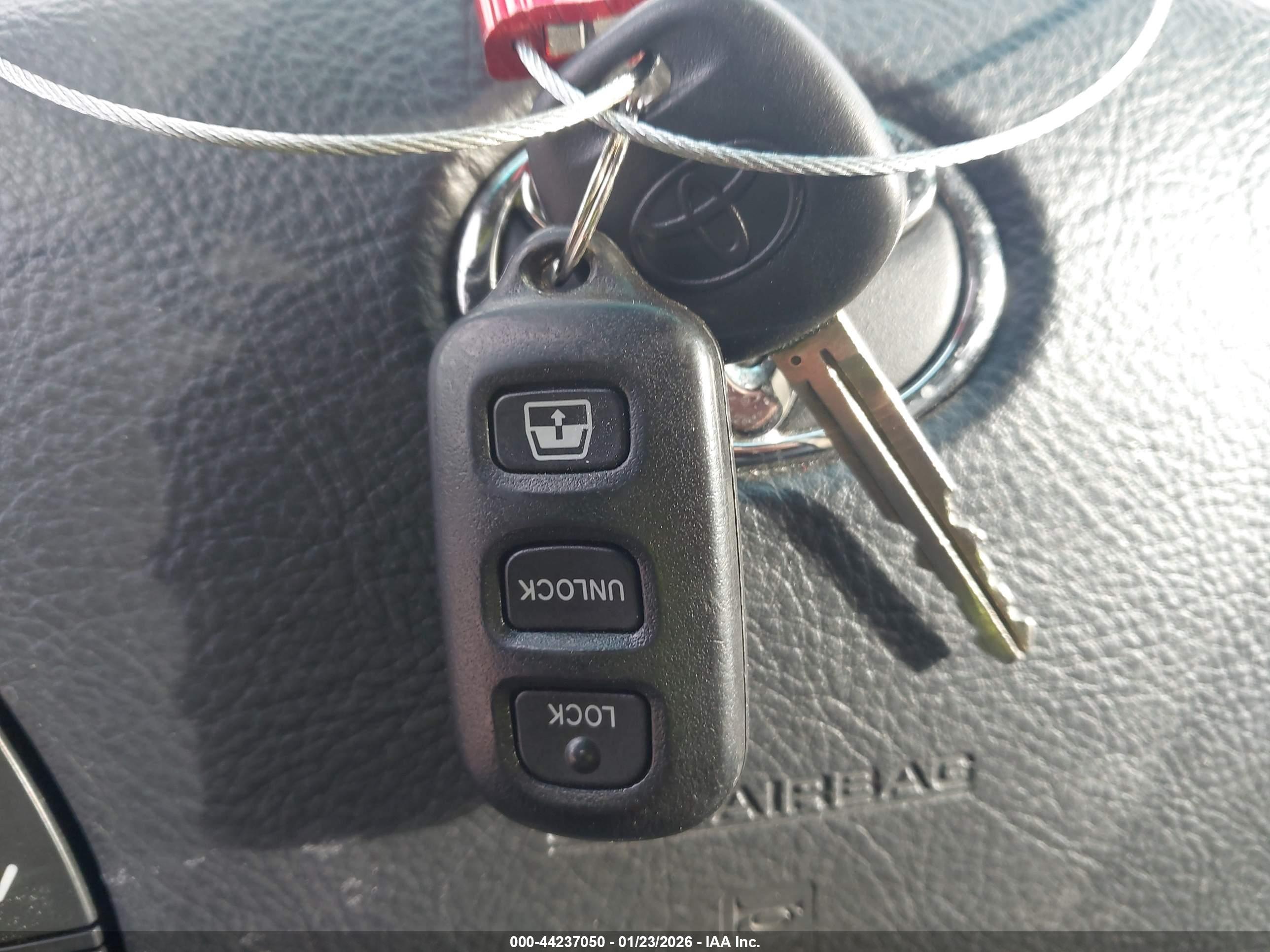 TOYOTA 4RUNNER image 11