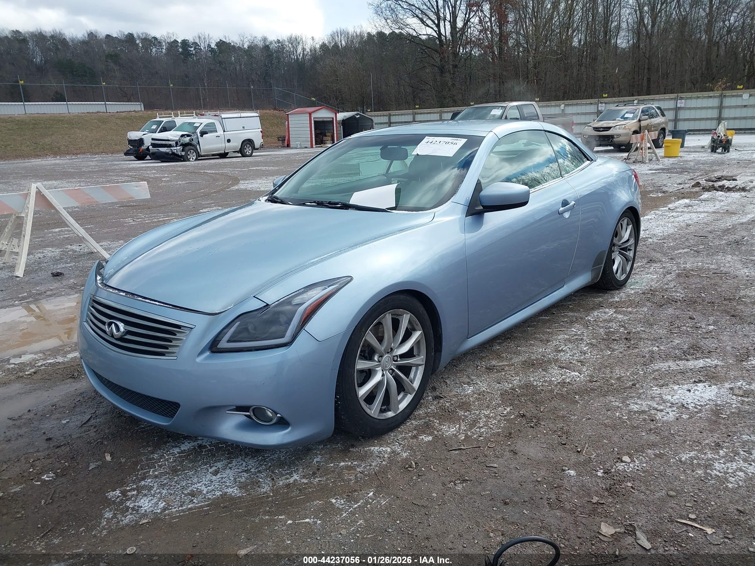 INFINITI G37 image 2