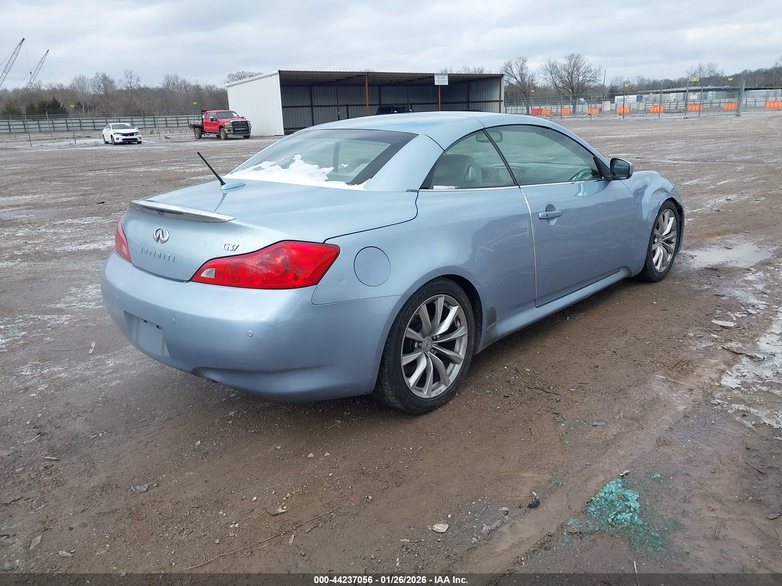 INFINITI G37 image 4