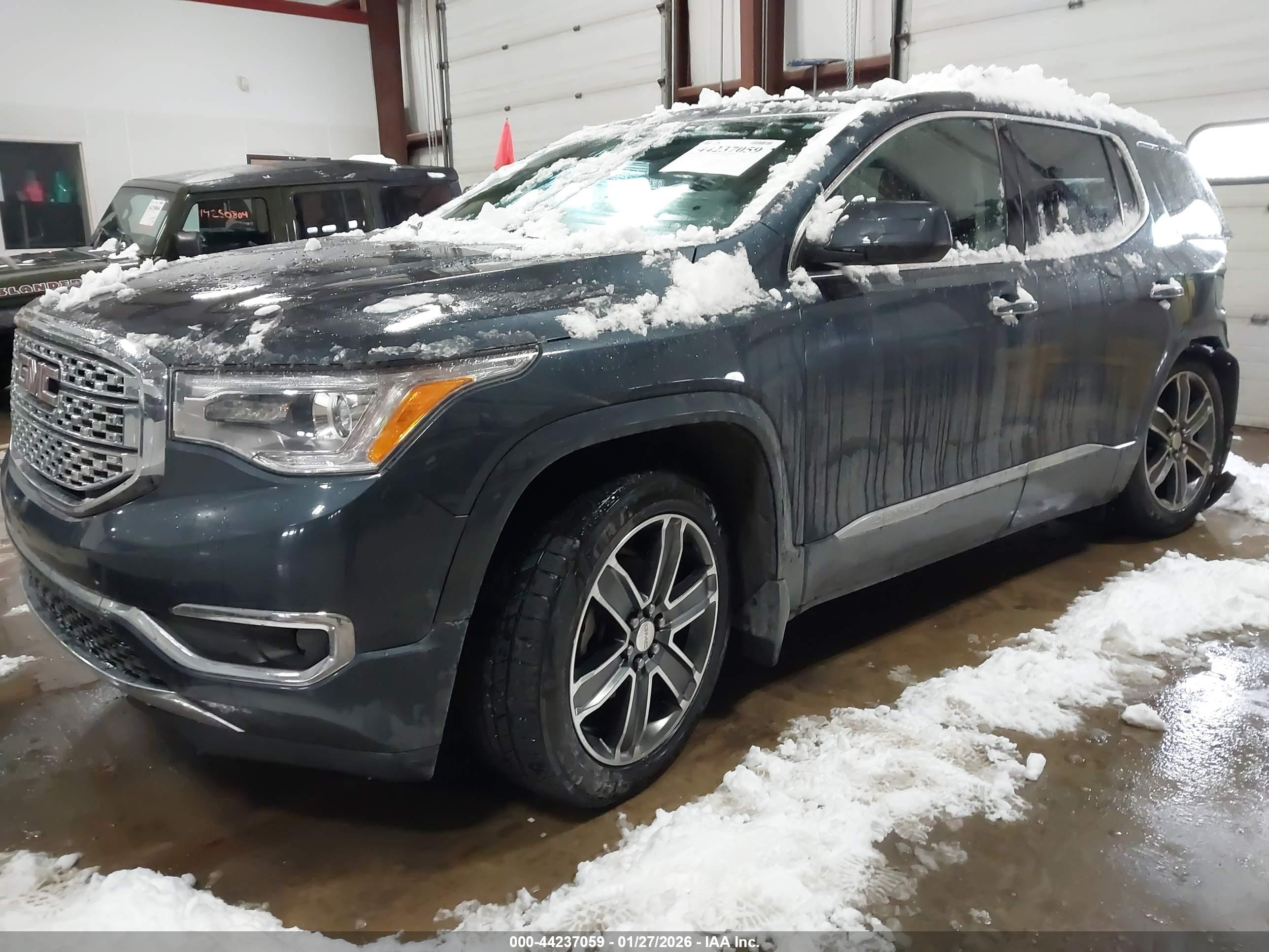 GMC ACADIA image 2