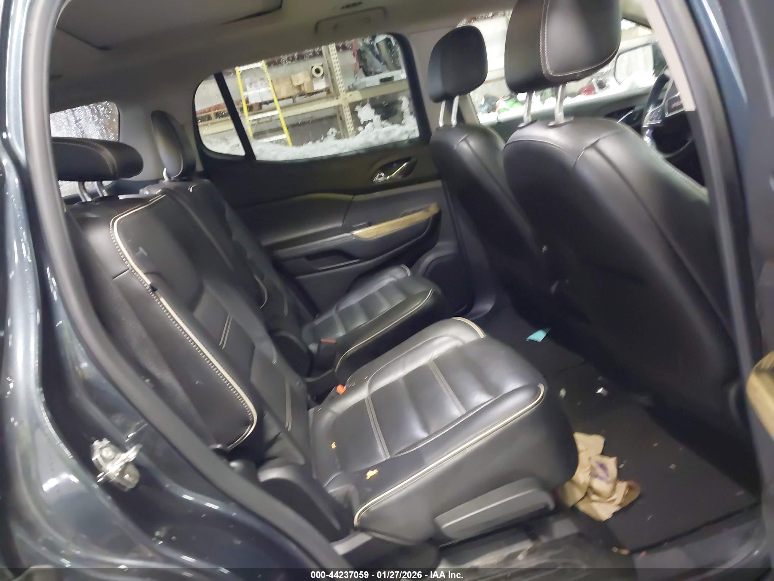 GMC ACADIA image 8