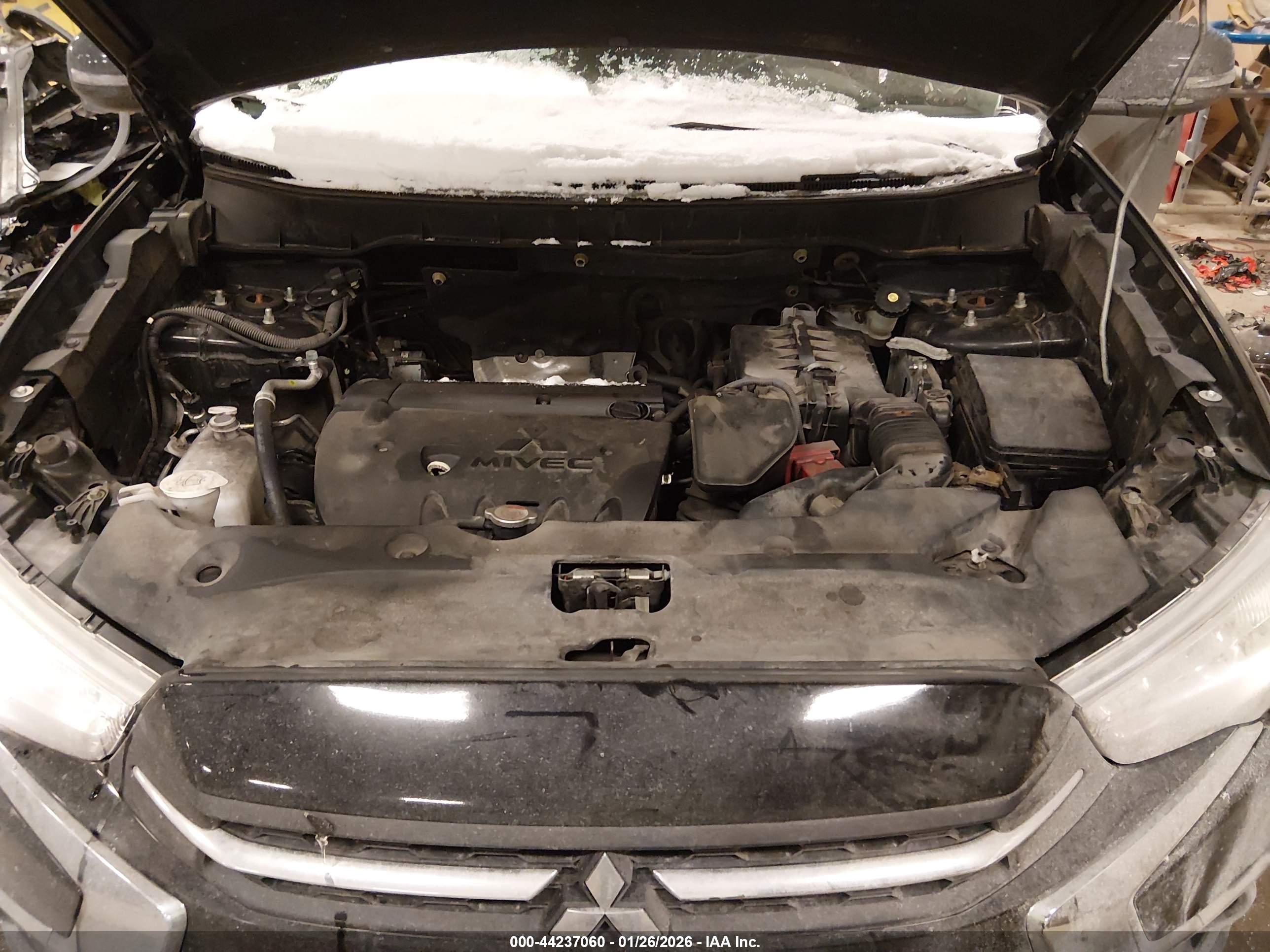 MITSUBISHI OUTLANDER image 10