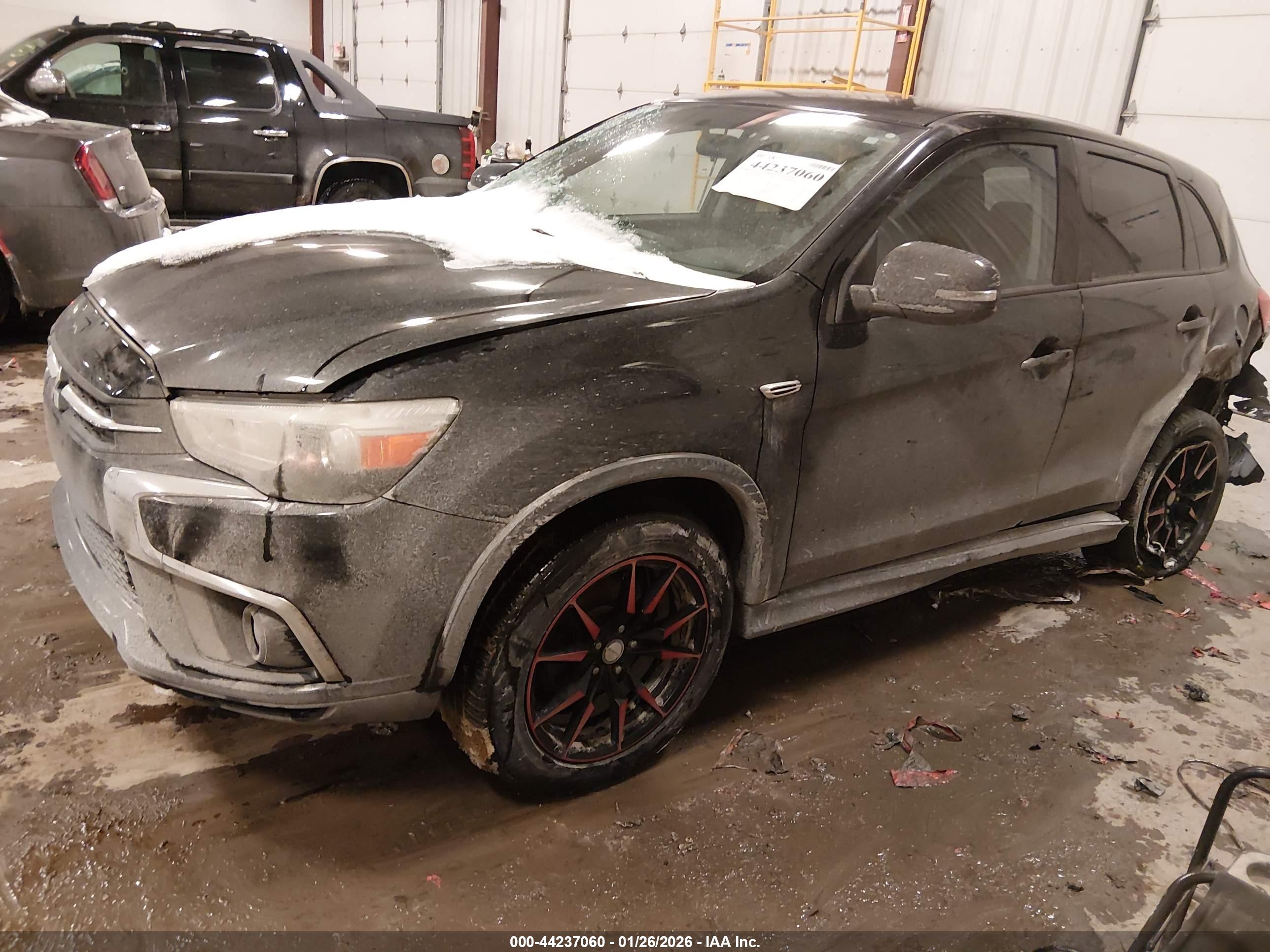 MITSUBISHI OUTLANDER image 2