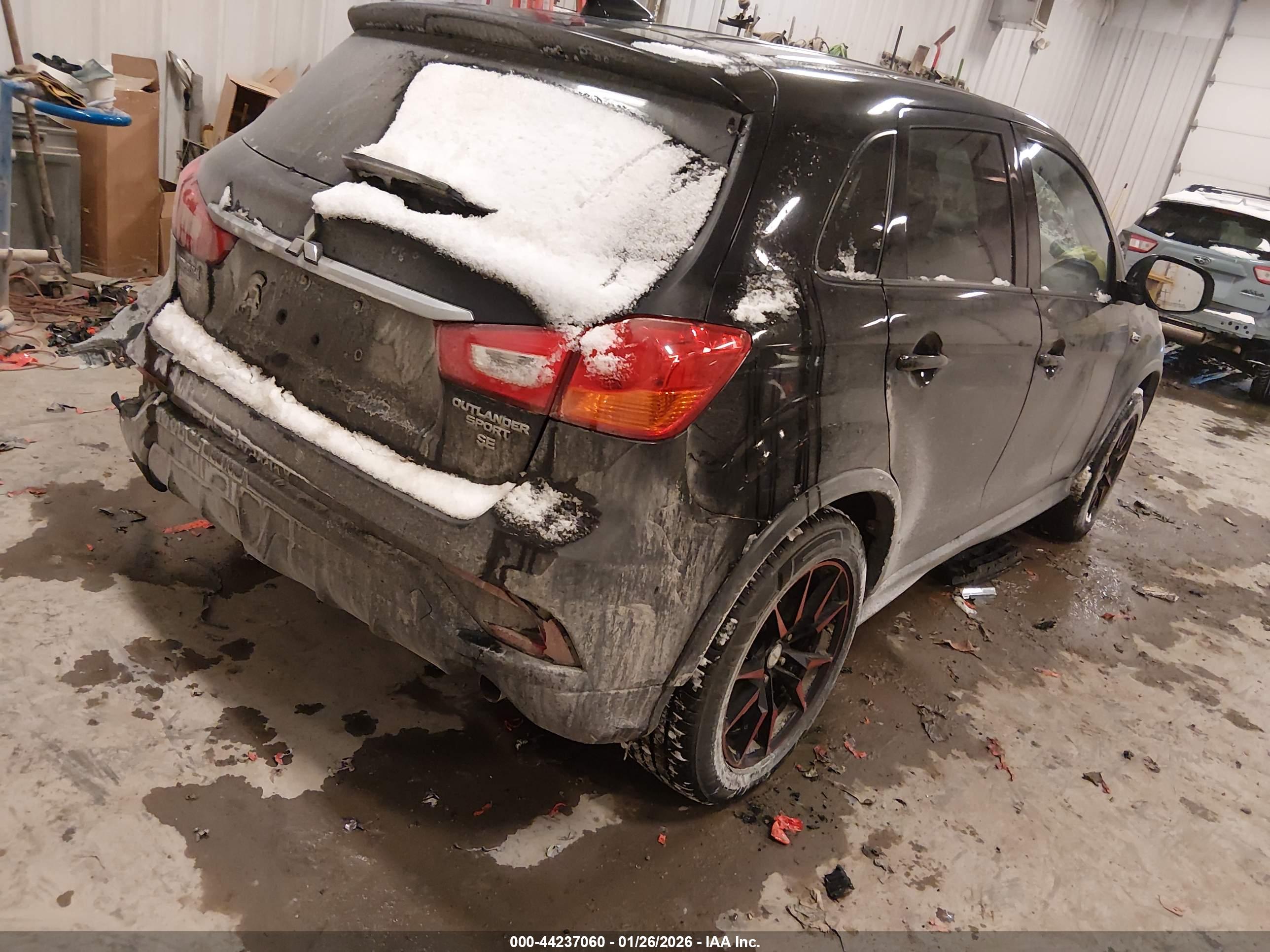 MITSUBISHI OUTLANDER image 4