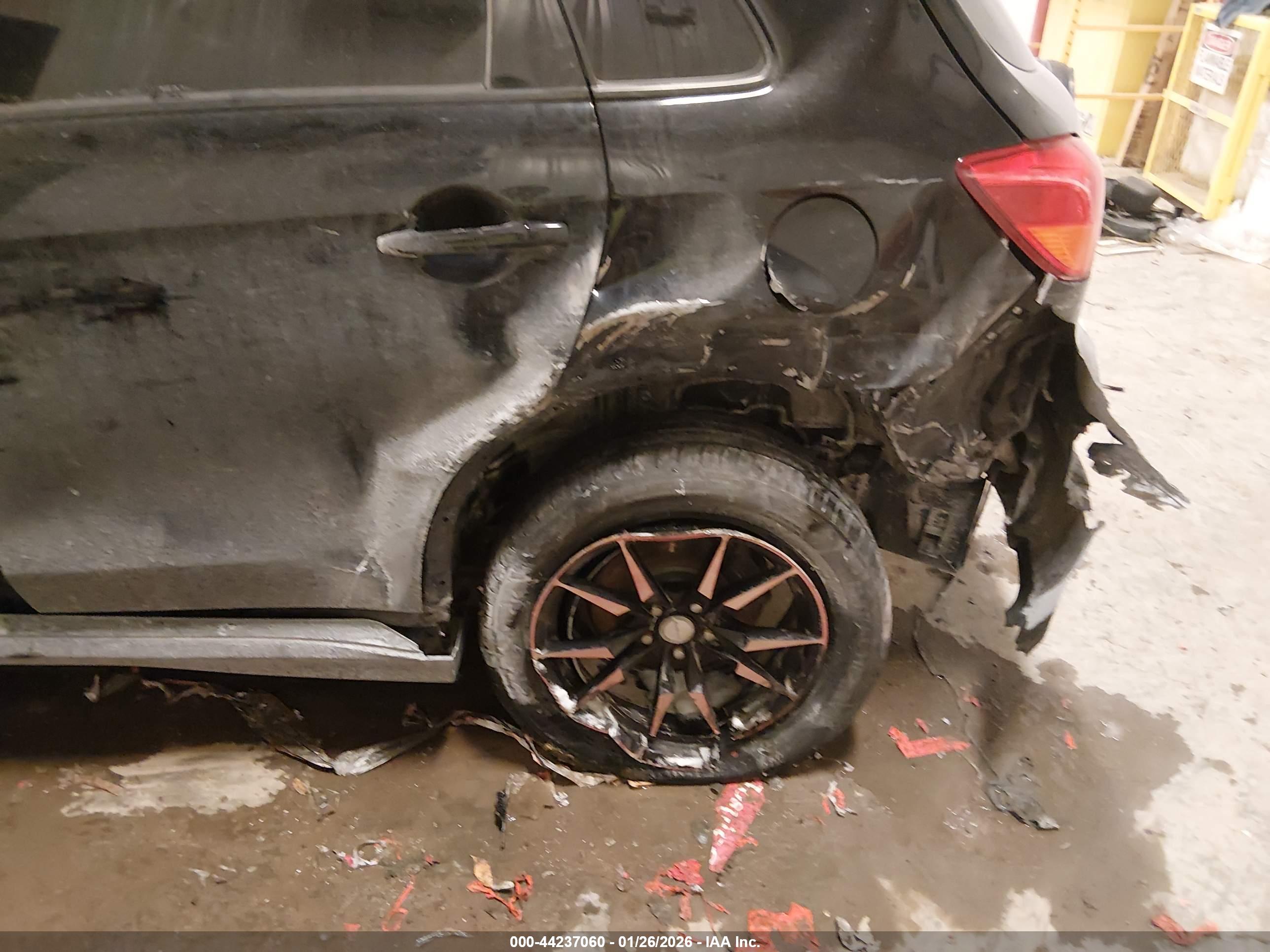 MITSUBISHI OUTLANDER image 6