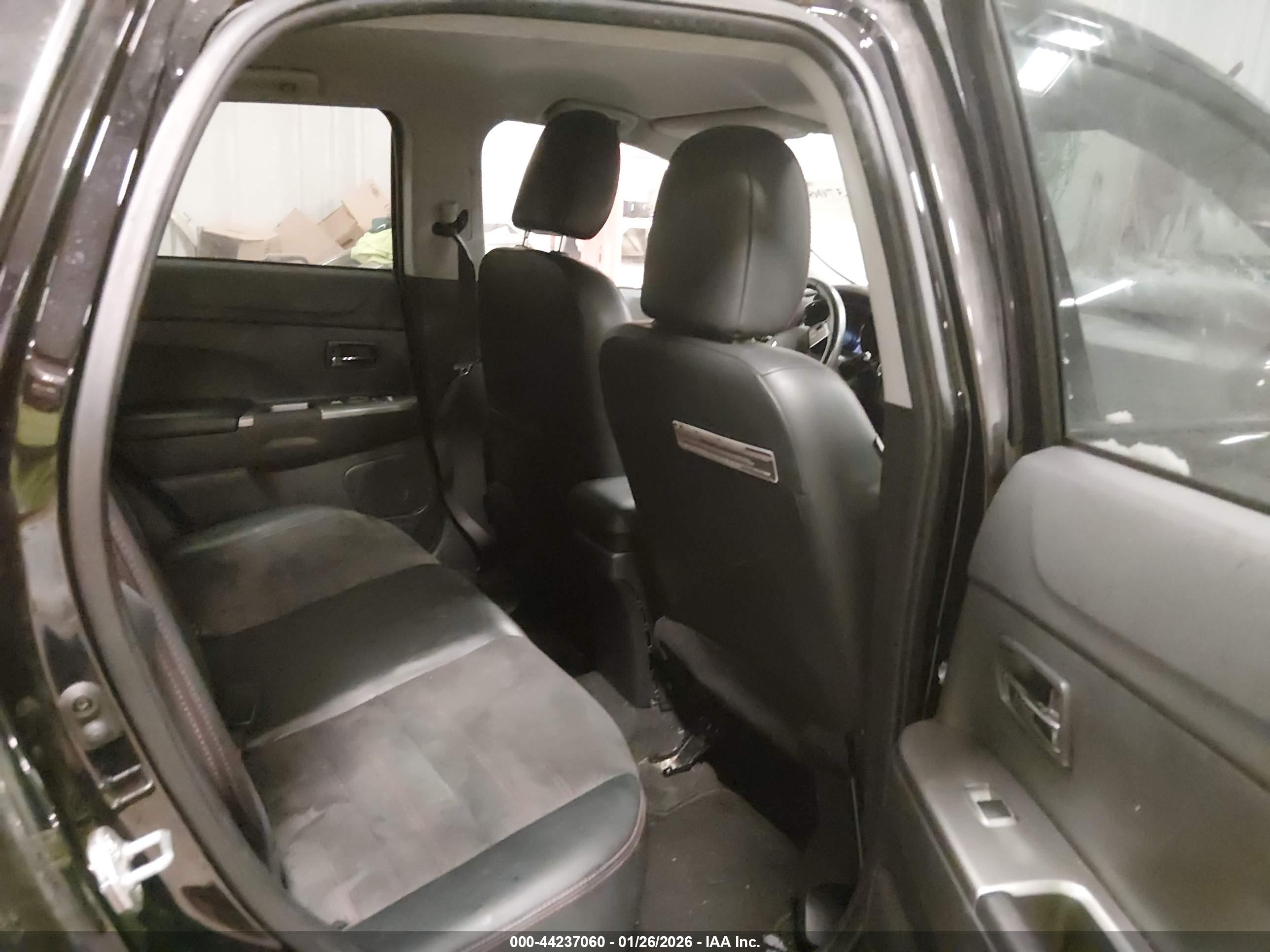 MITSUBISHI OUTLANDER image 8