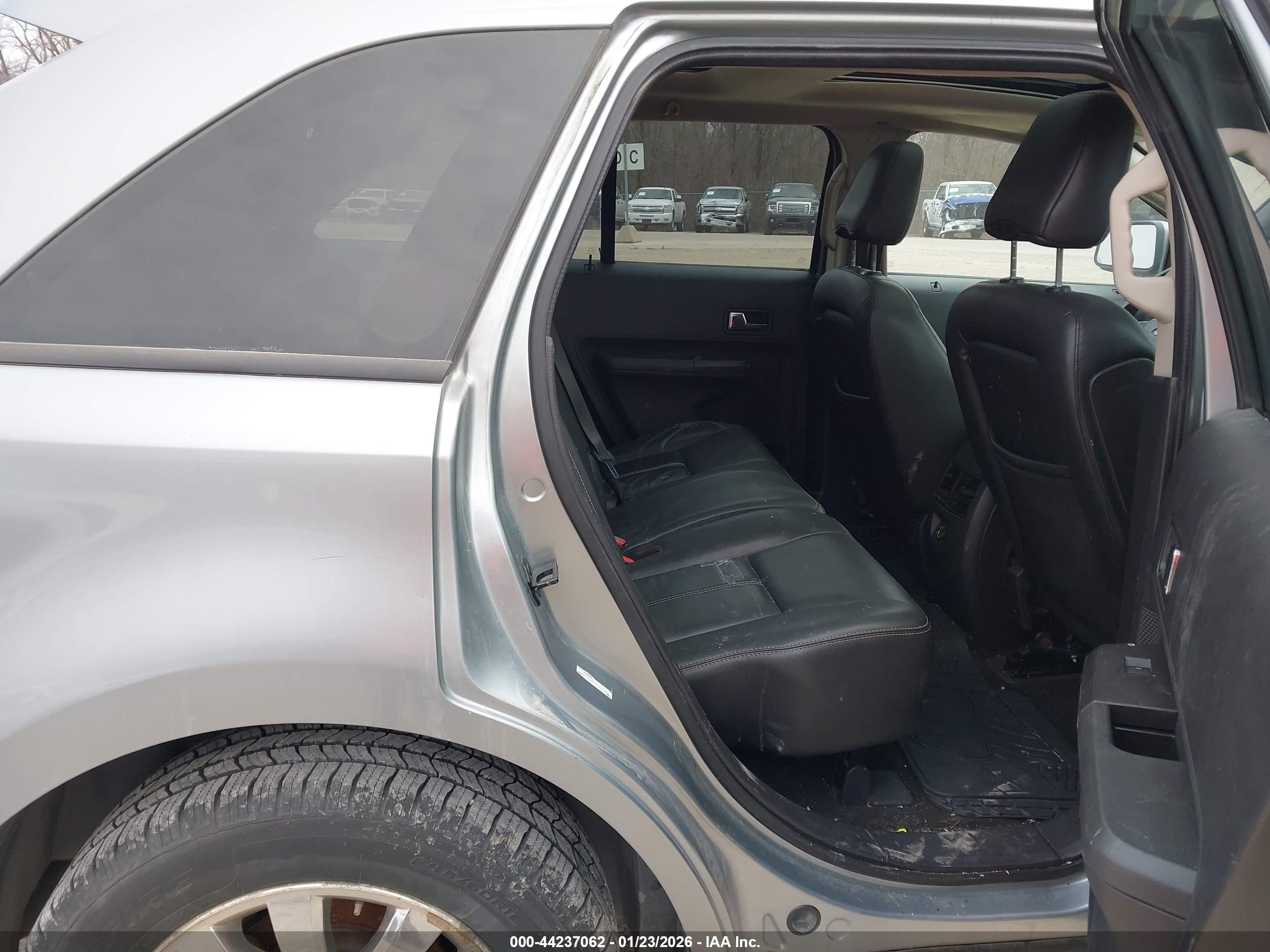 FORD EDGE image 8