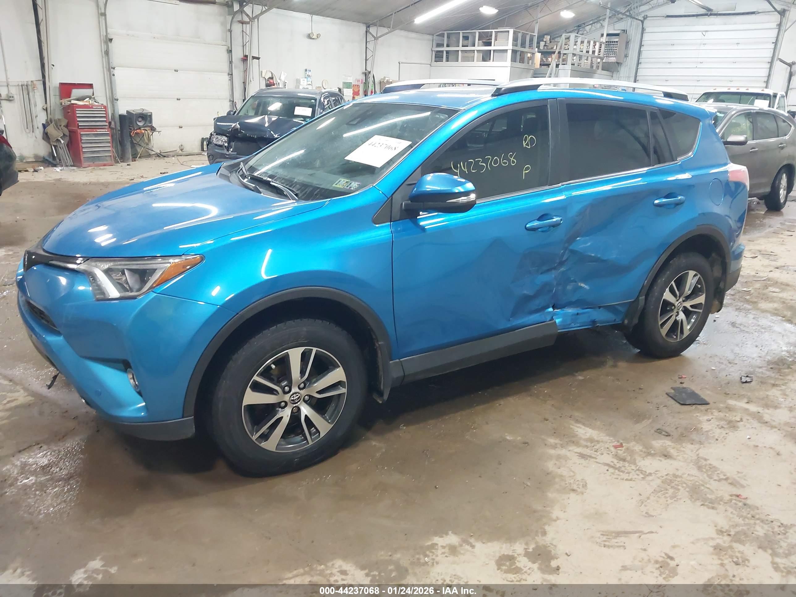TOYOTA RAV4 image 2
