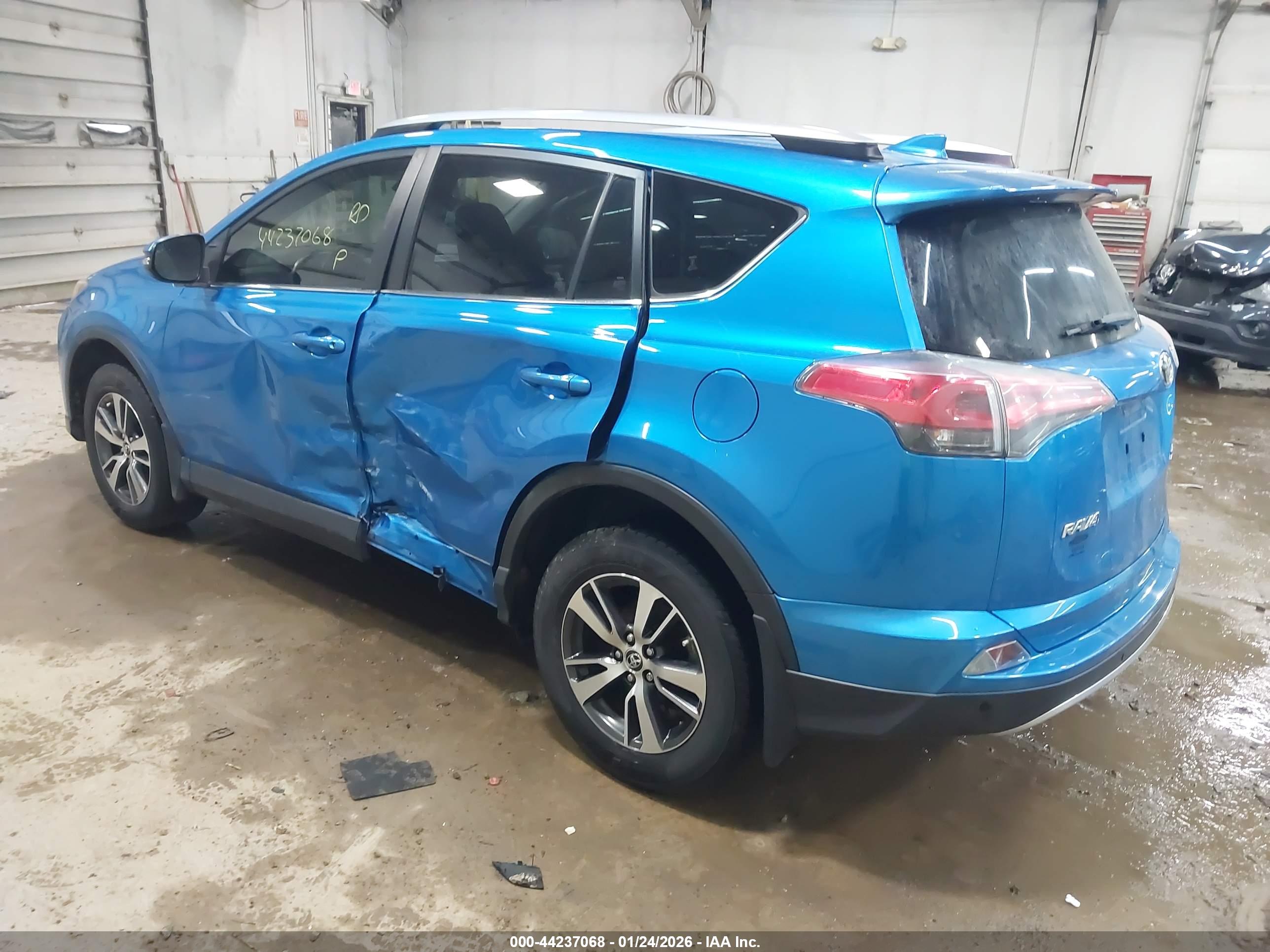 TOYOTA RAV4 image 3