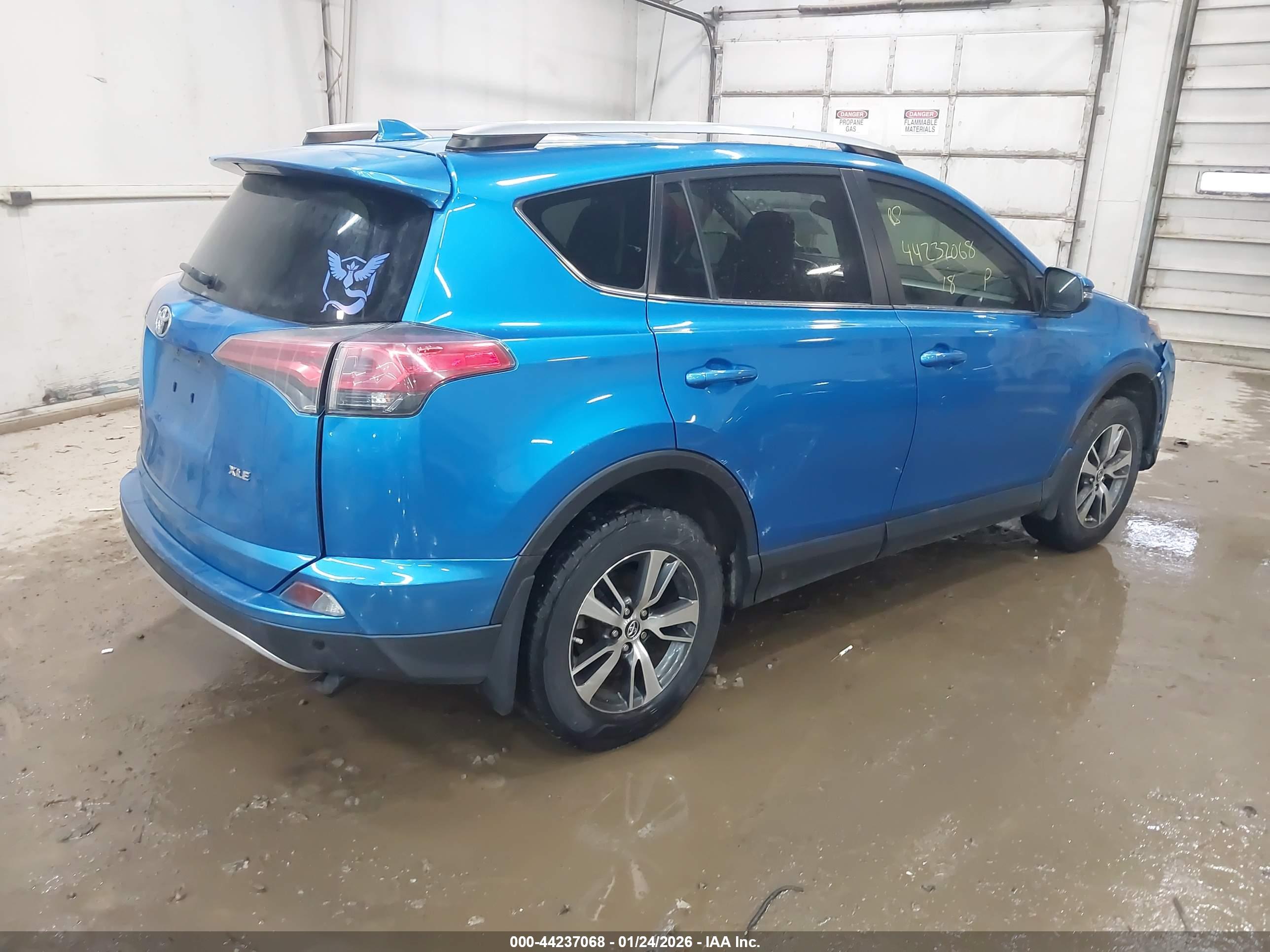 TOYOTA RAV4 image 4