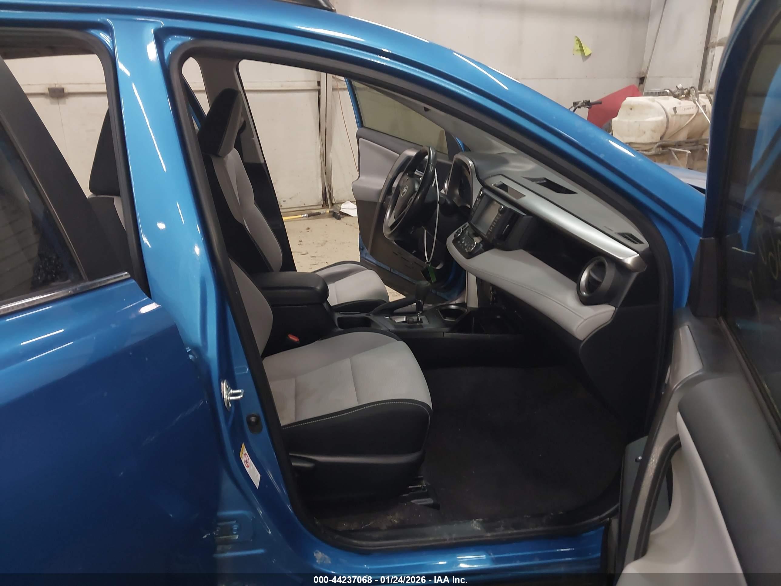 TOYOTA RAV4 image 5