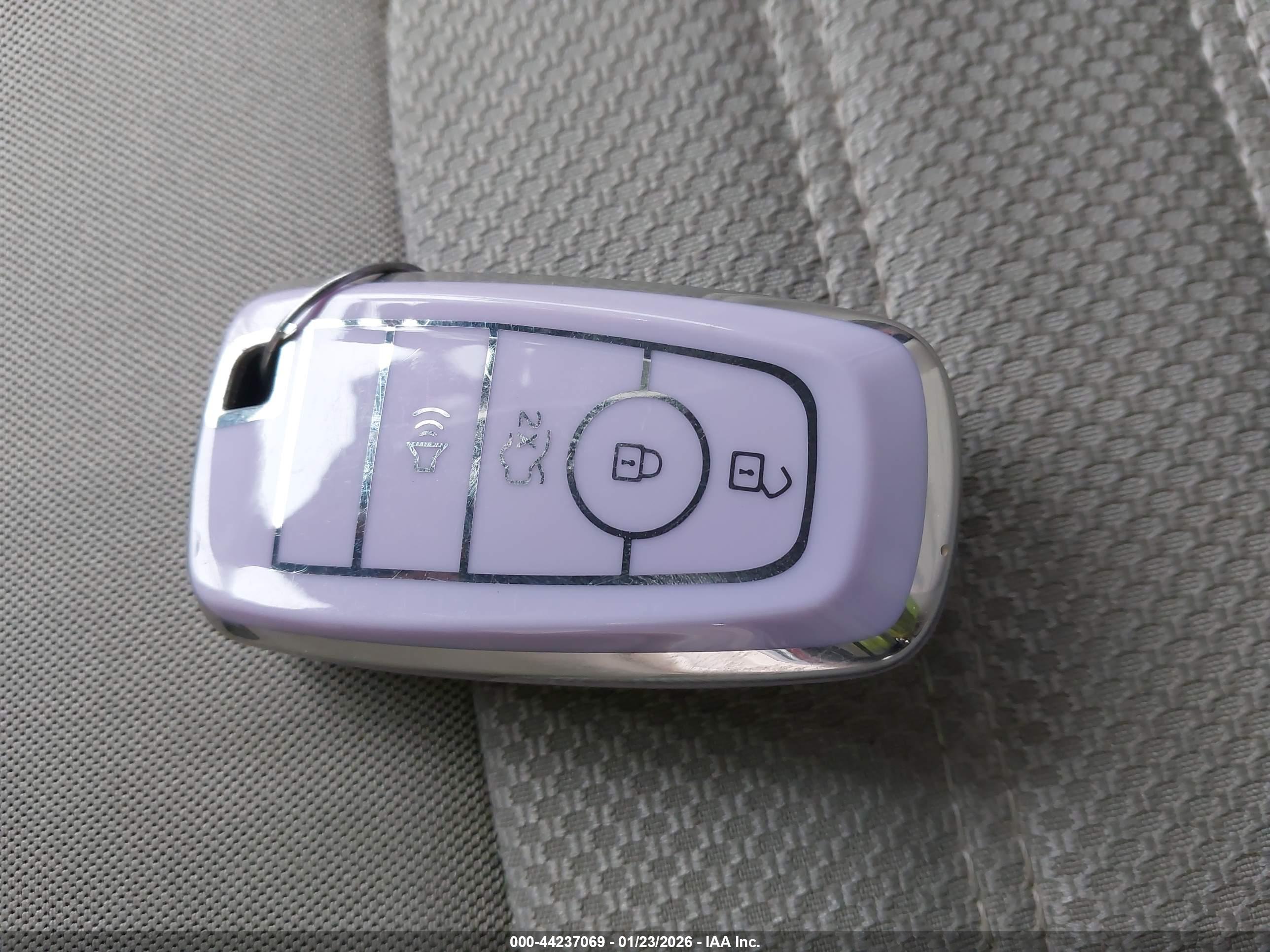 FORD FUSION image 11
