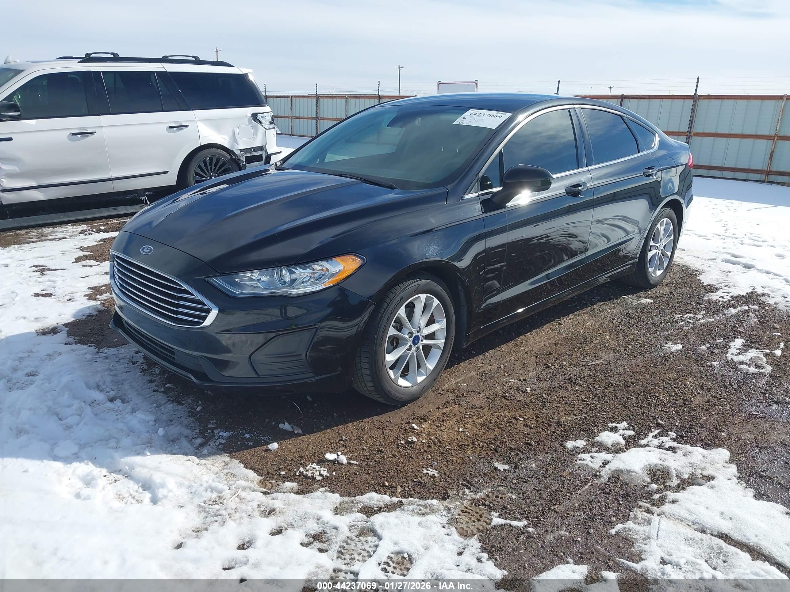 FORD FUSION image 2