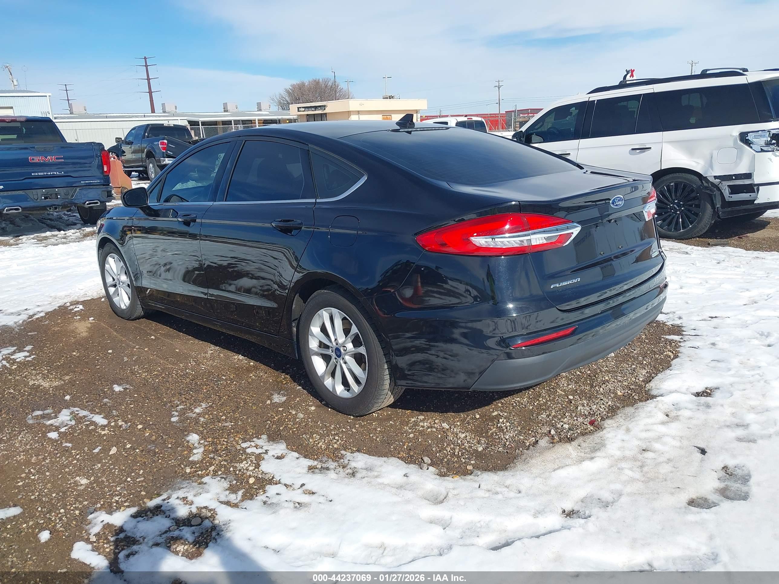 FORD FUSION image 3